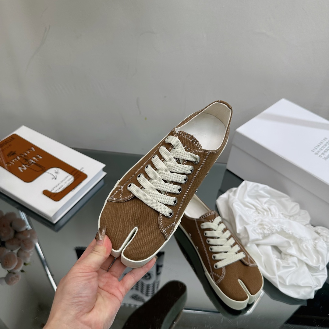 MM6 Tabi Canvas Sneakers Brown