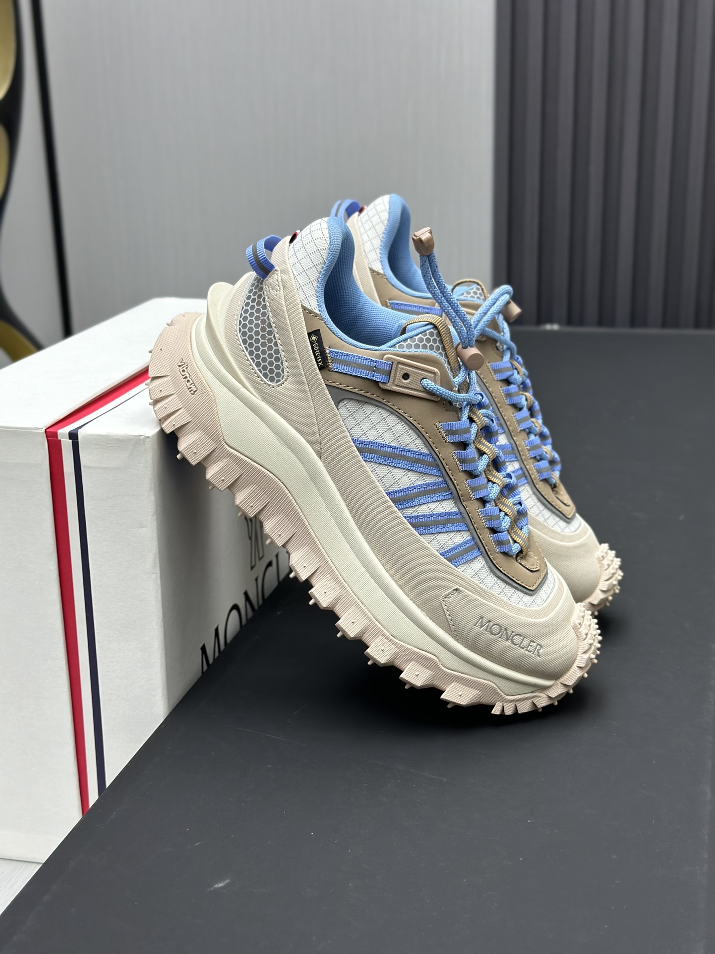 Moncler Trailgrip GTX Sneakers Beige/Blue