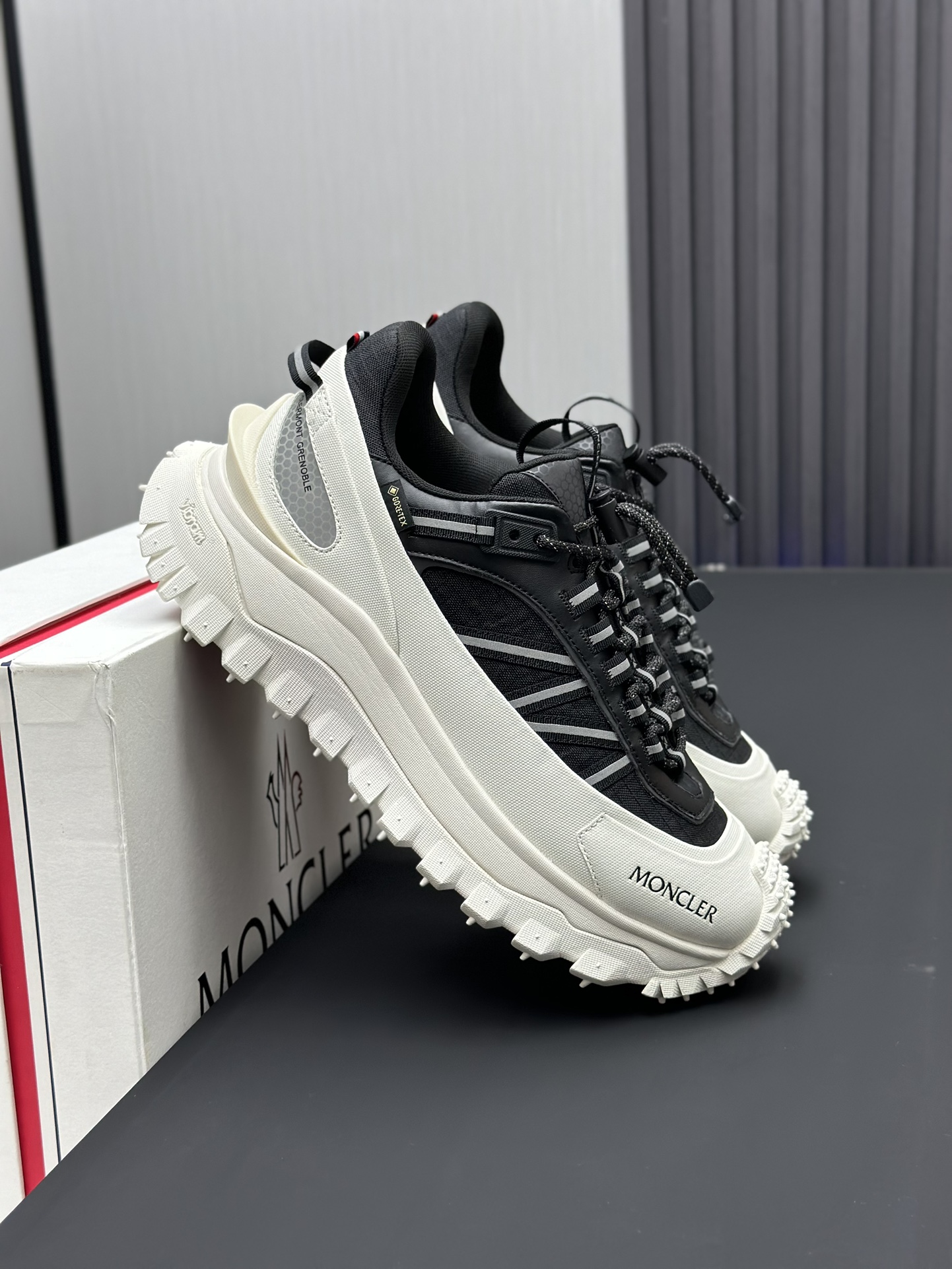 Moncler Trailgrip GTX Sneakers Black/White