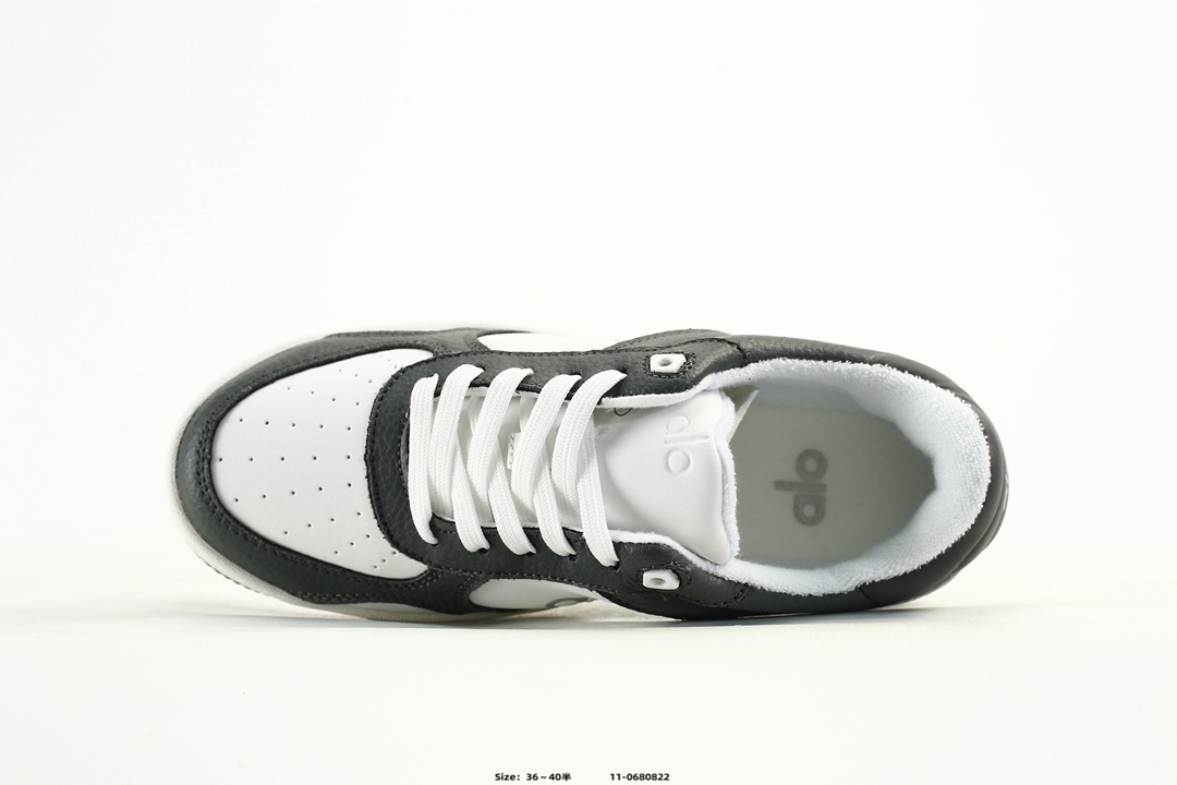 Alo Yoga Alo Runner Low-Top Sneakers Black/White