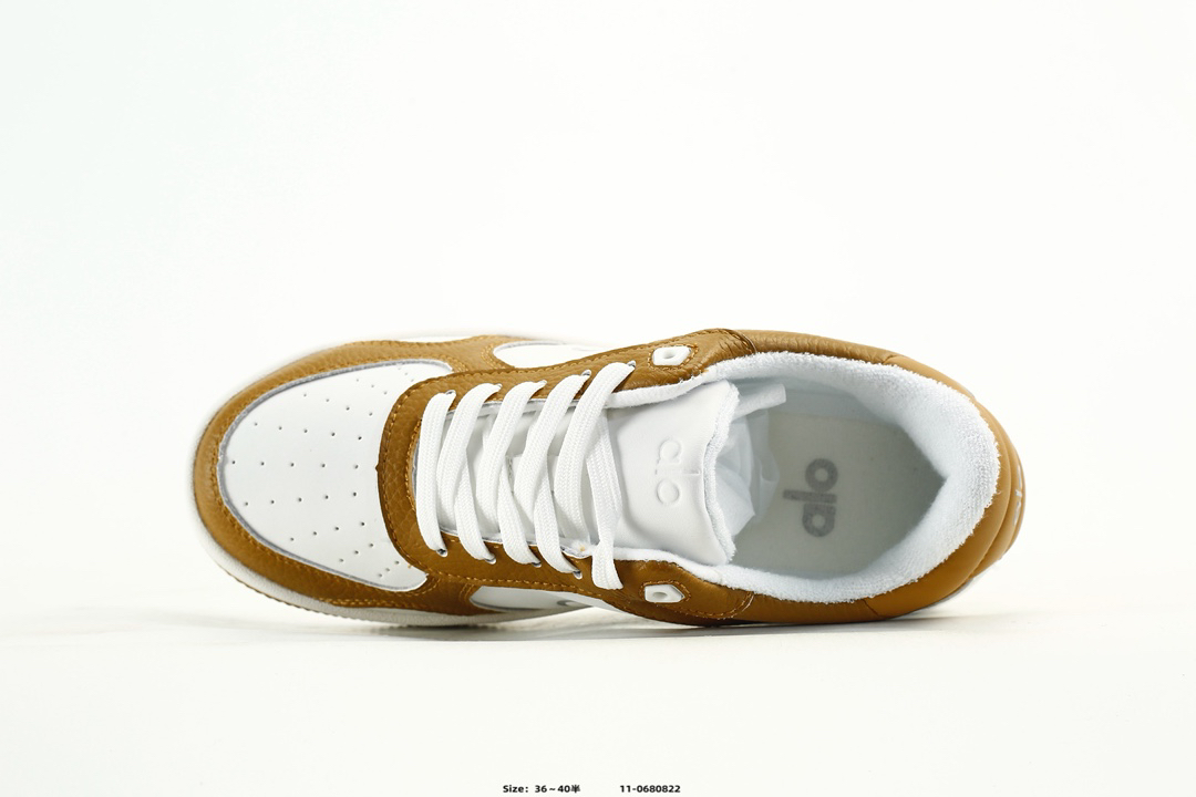 Alo Yoga Alo Runner Low-Top Sneakers Brown/White