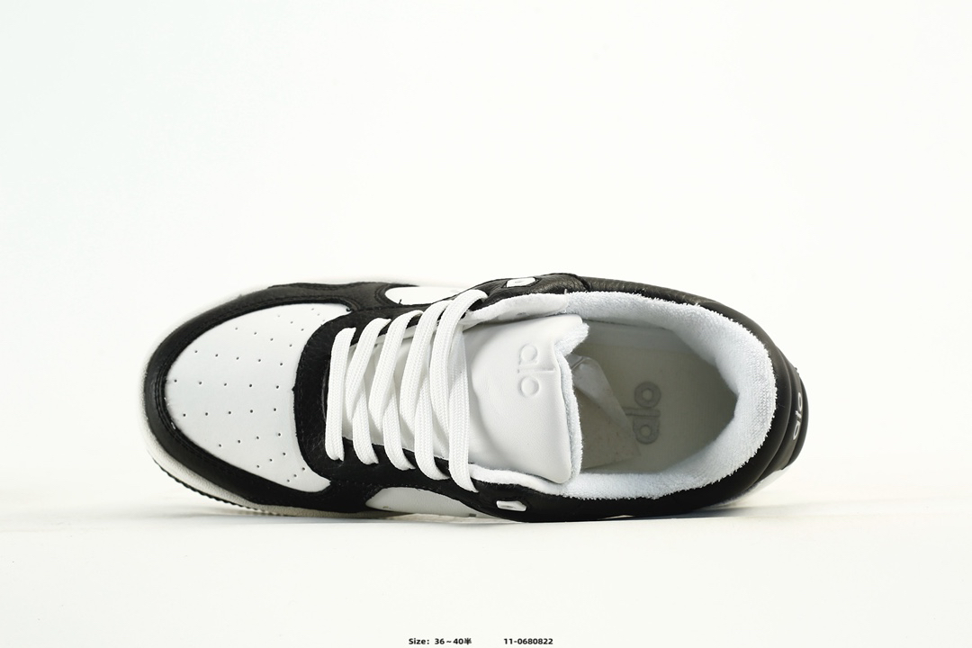 Alo Yoga Runner Low-Top Sneakers Black/White