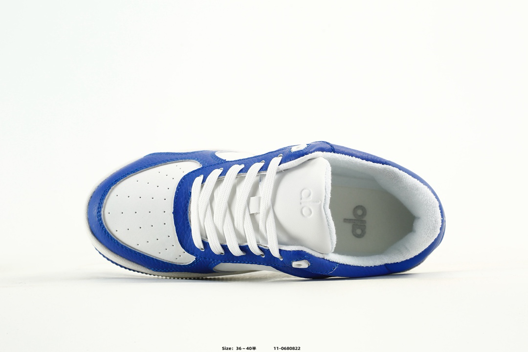 Alo Yoga Alo Runner Low-Top Sneakers Blue/White