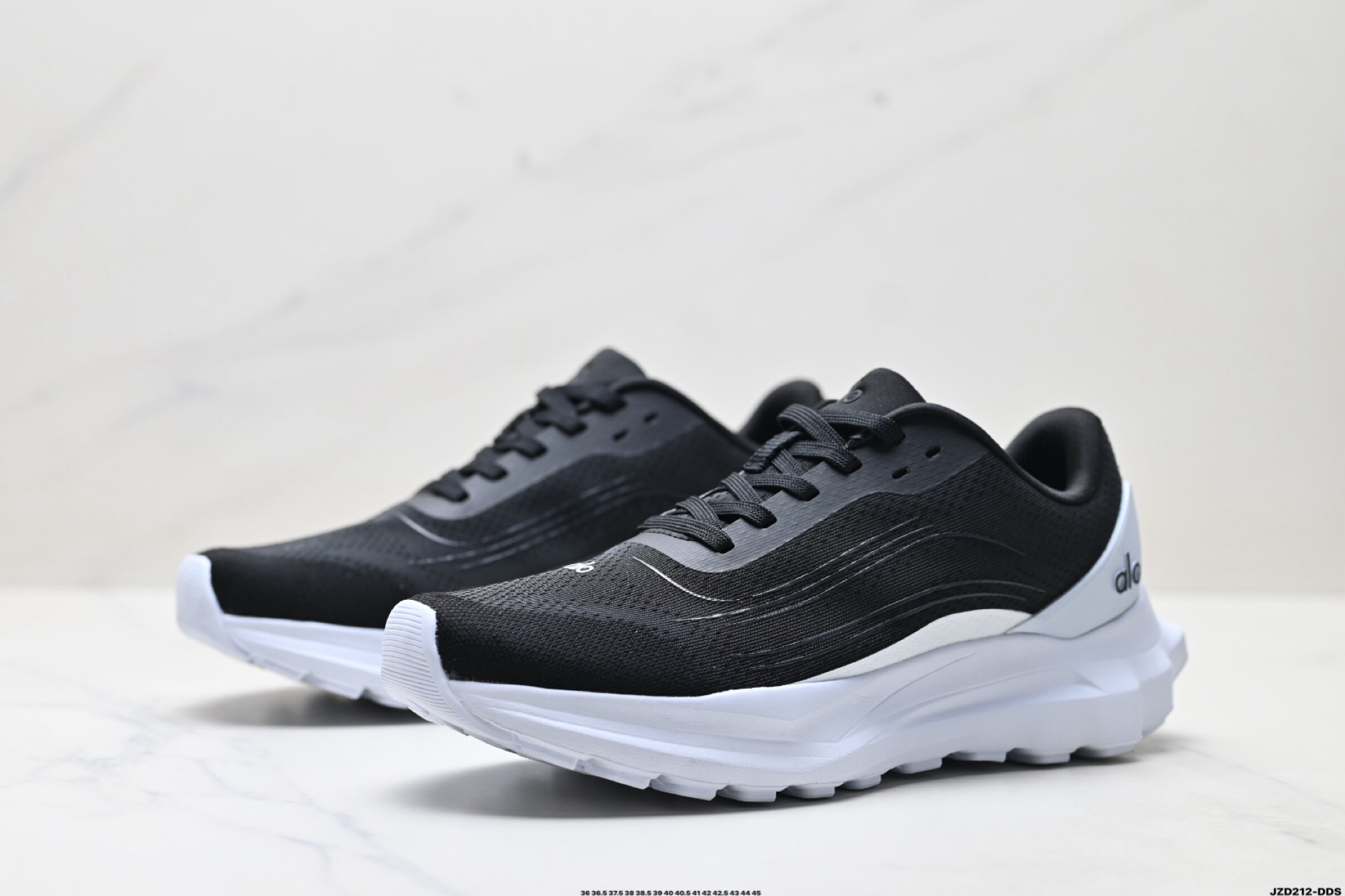 Alo Yoga Alo Runner Breathable Running Shoes Black/White
