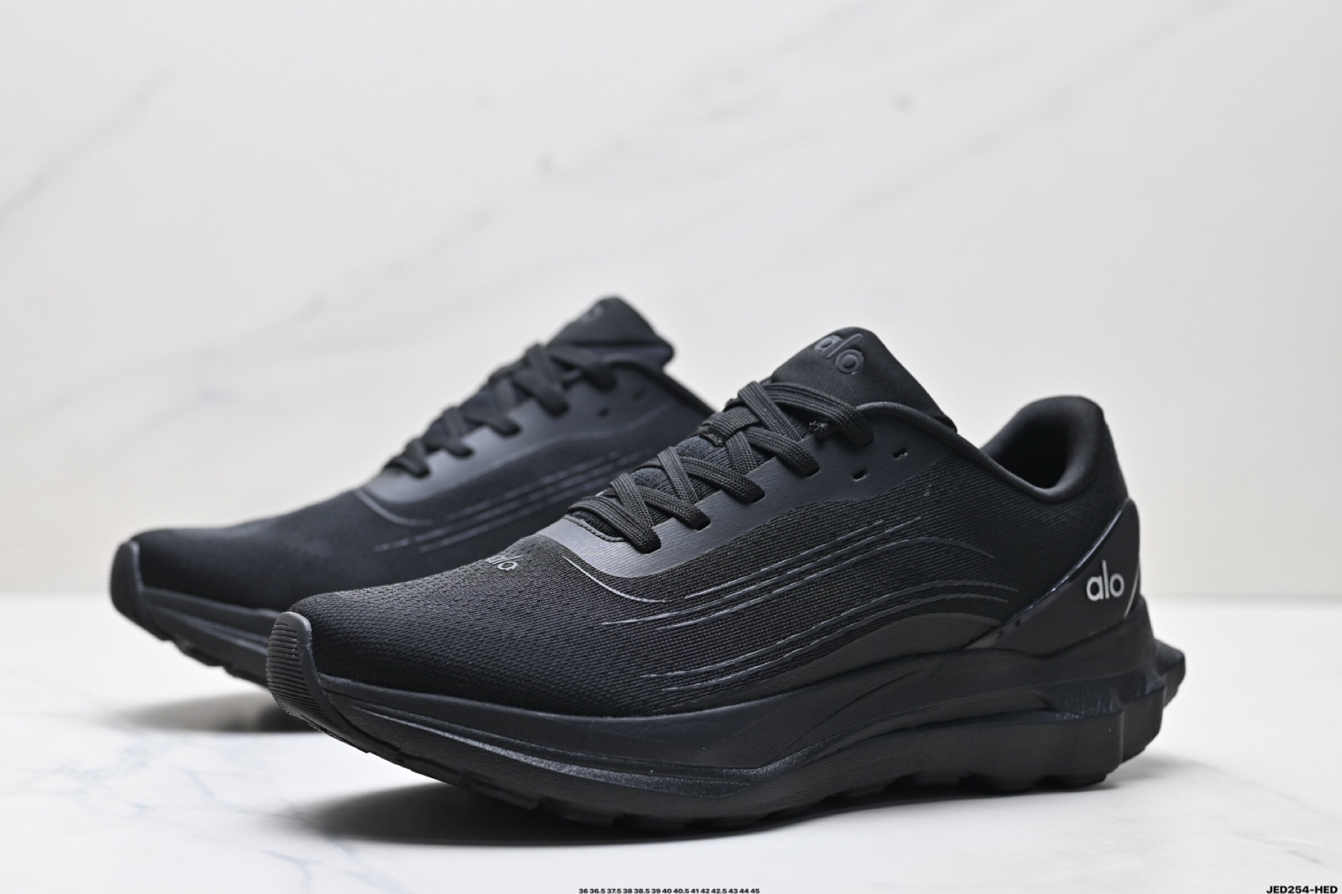Alo Yoga Runner Low-Top Shoes Black