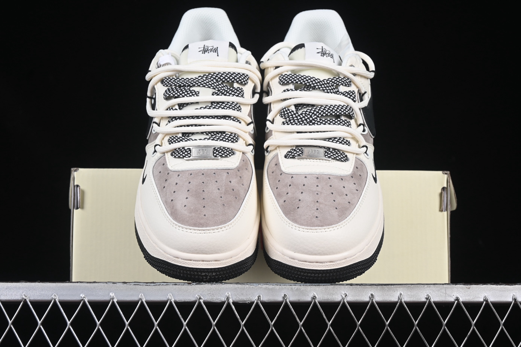 Nike Air Force 1 Low x Stussy Sneakers Beige/Black/Gray