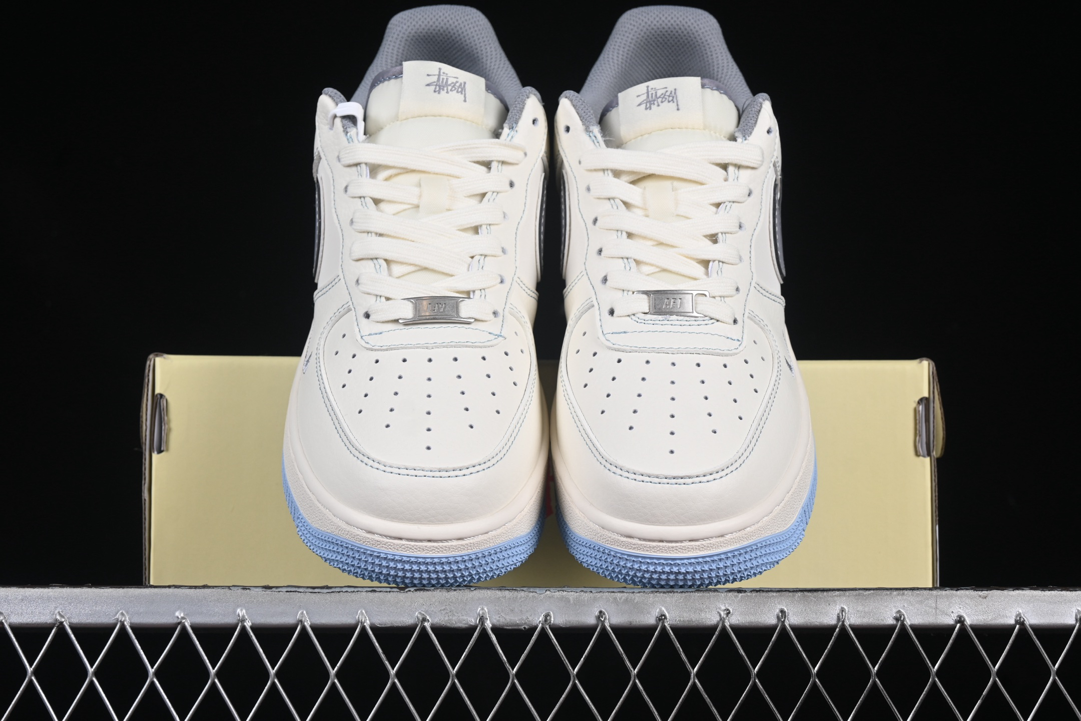 Nike Air Force 1 '07 LV8 Low x Stussy Sneakers Grey Blue