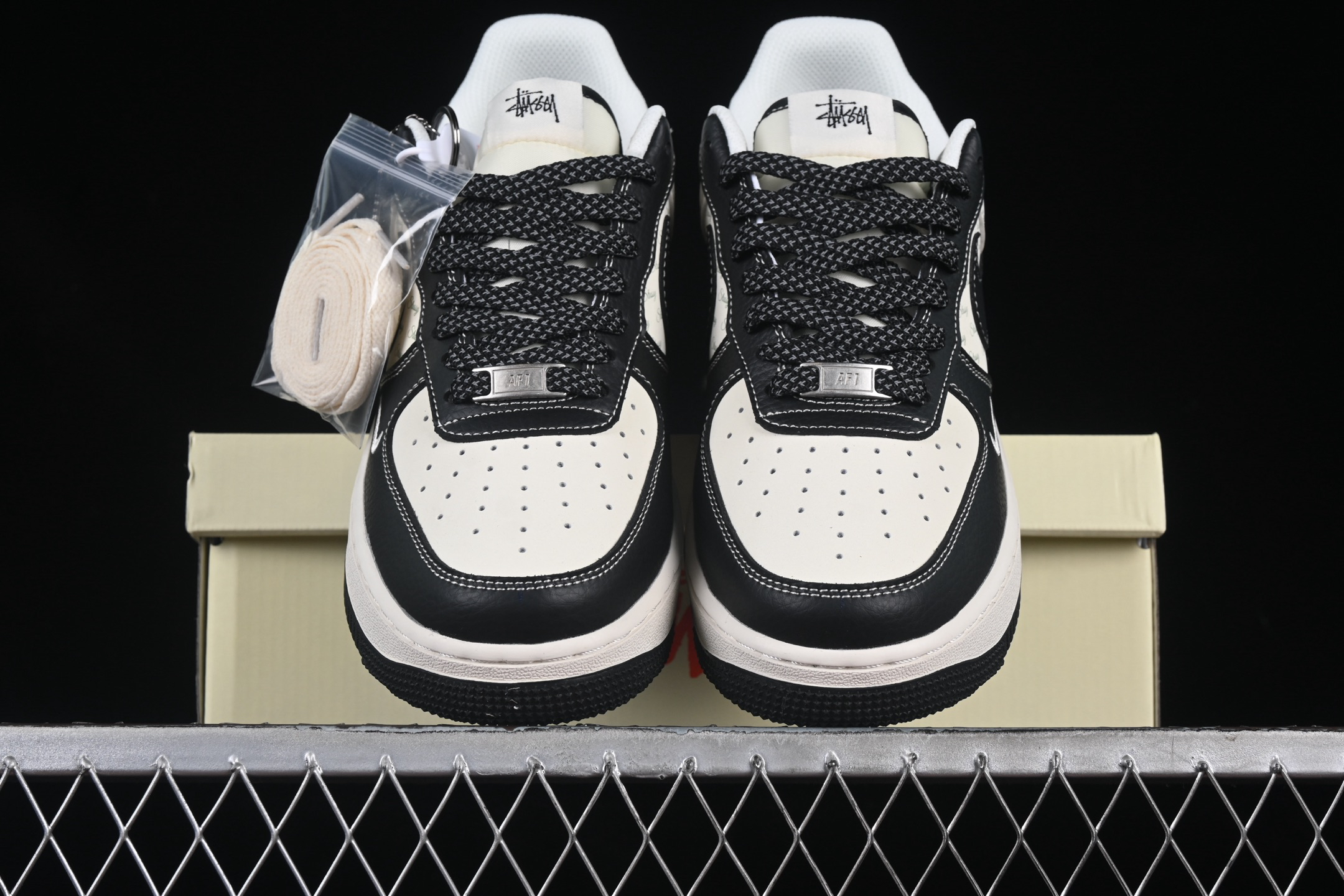 Nike Air Force 1 '07 Stussy Low Sneakers Black/White