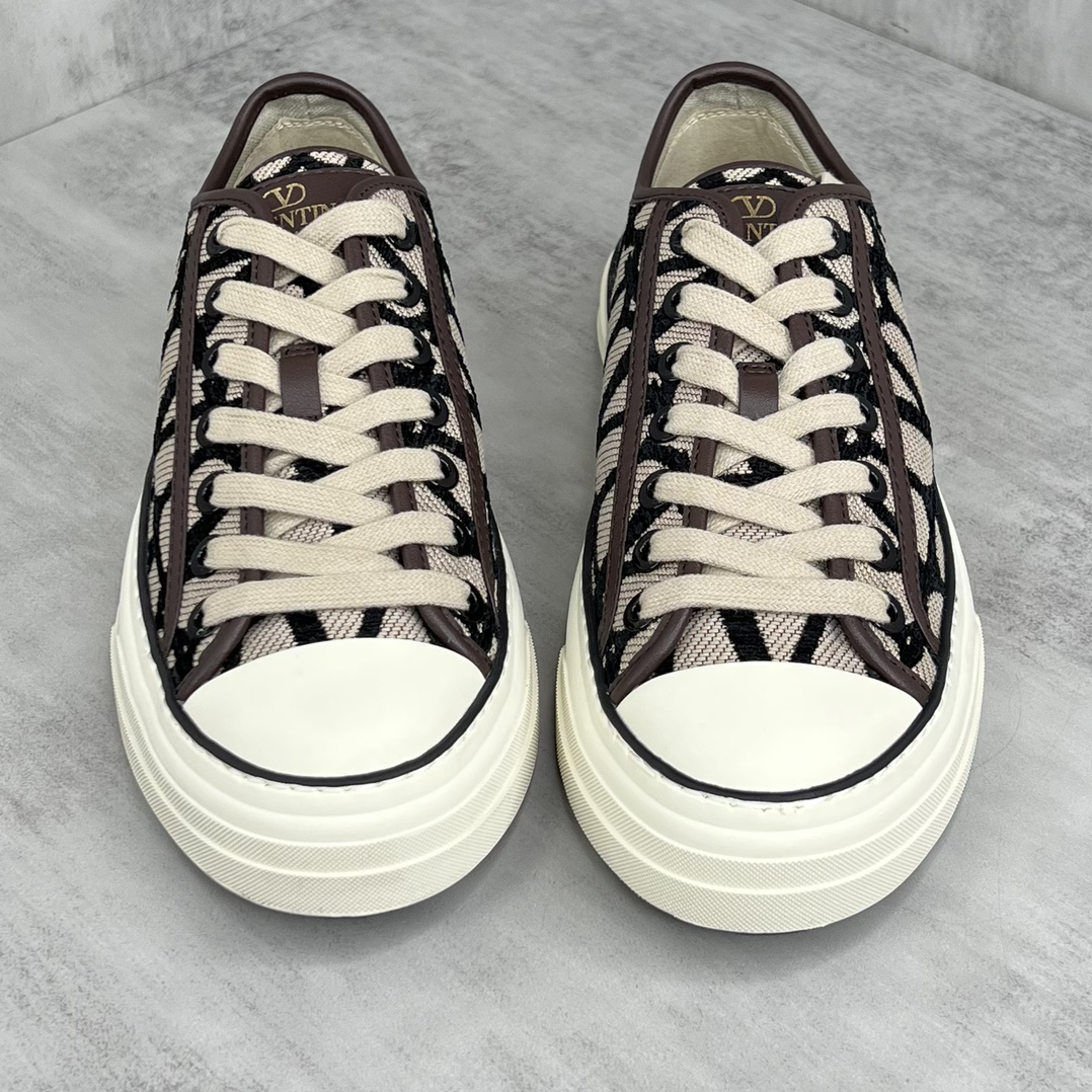 Valentino Garavani V Logo Low-Top Sneakers Beige/Black