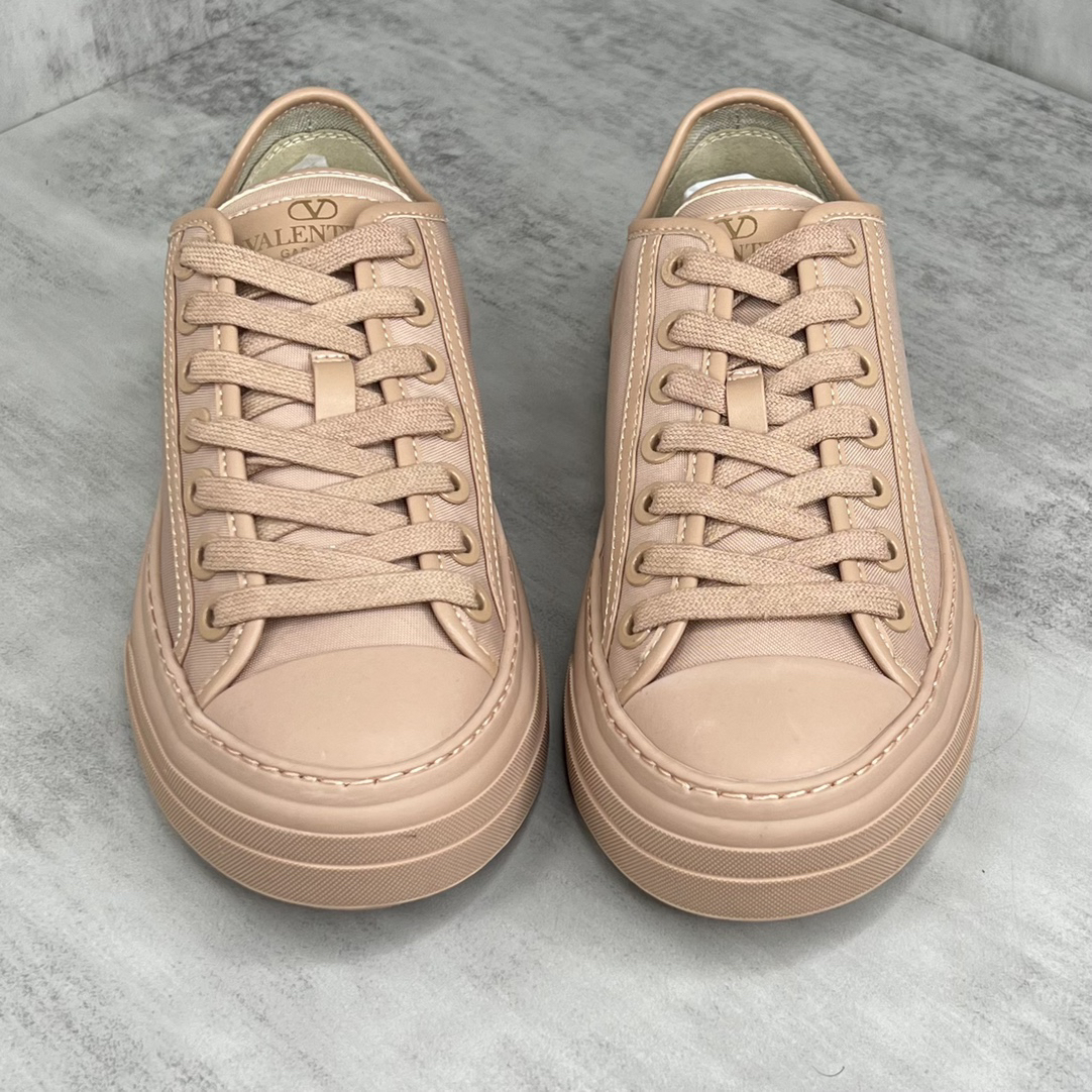 Valentino Garavani TotaloopV Low-Top Sneakers Beige