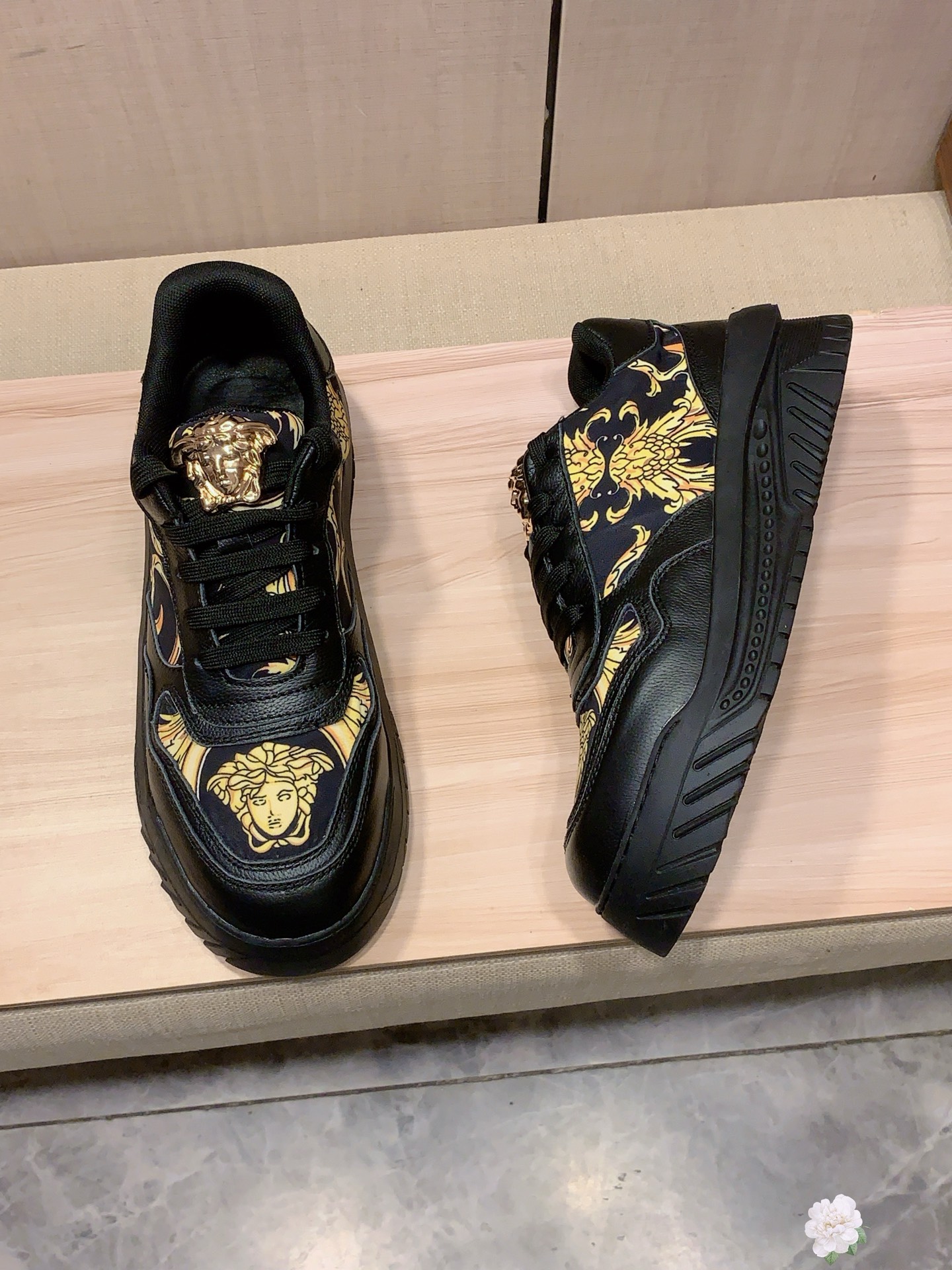 Versace Medusa Low-Top Sneakers Multicolor
