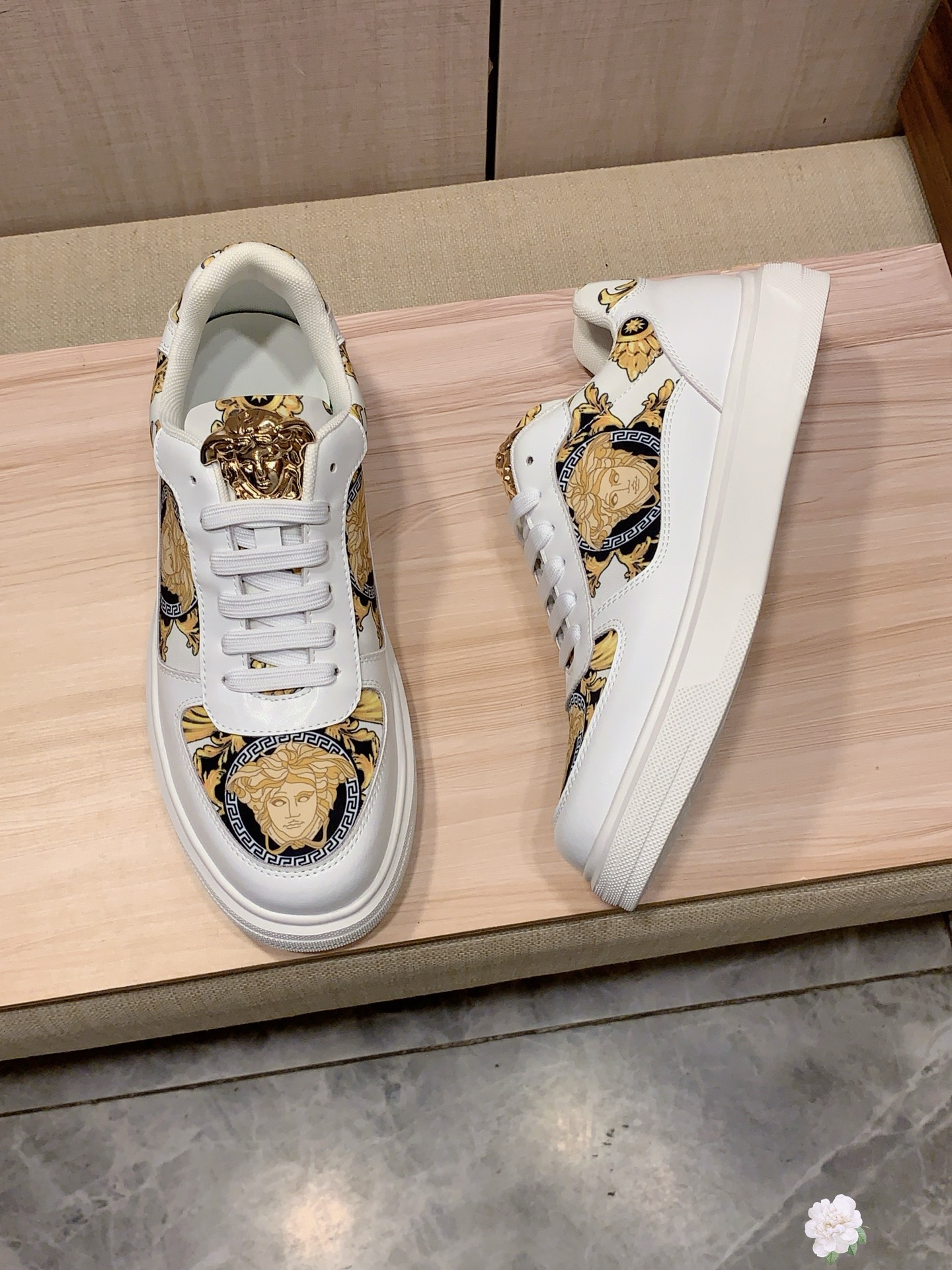 Versace Medusa Low-Top Sneakers Multicolor