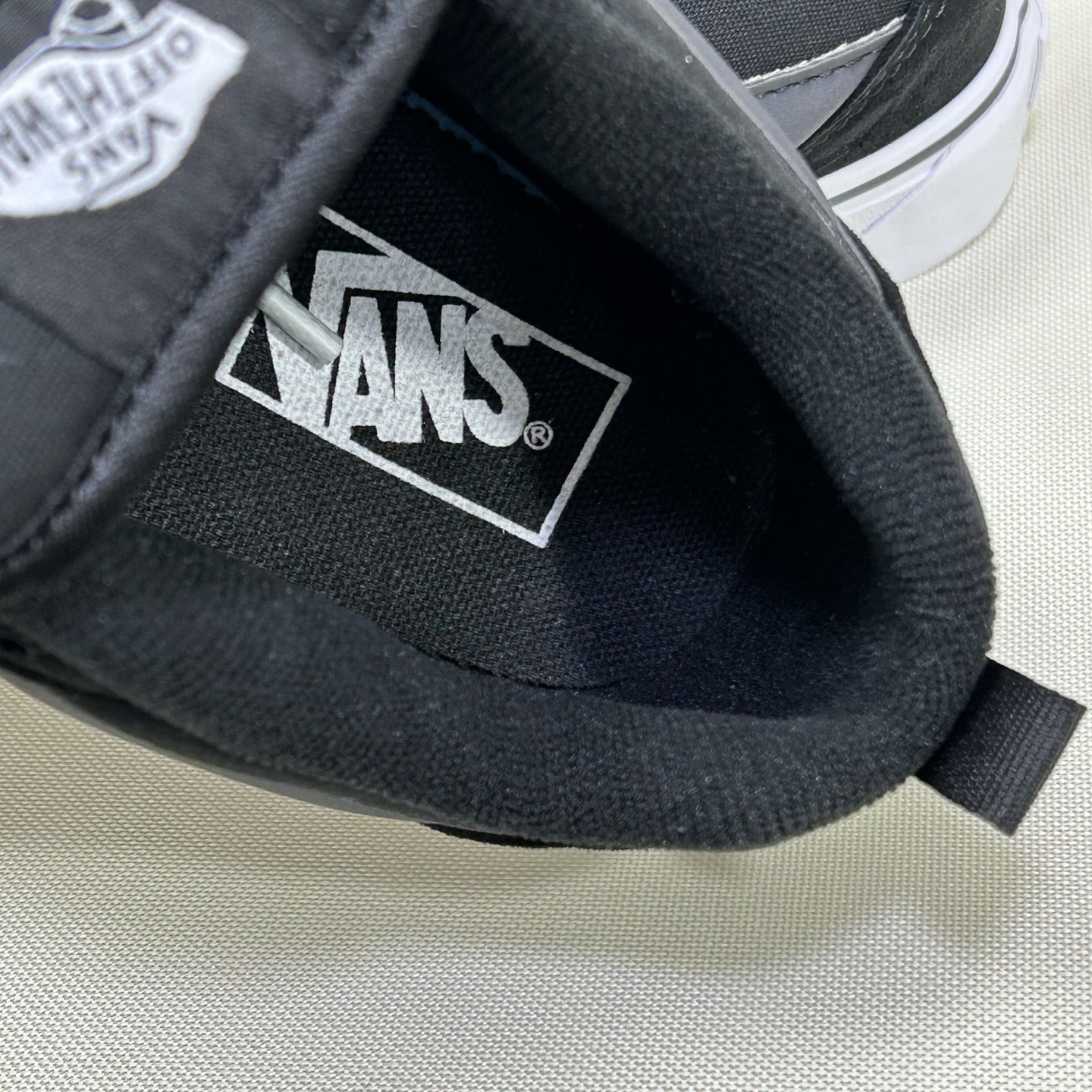 Vans Knu Skool Low-Top Skate Shoes Black/White