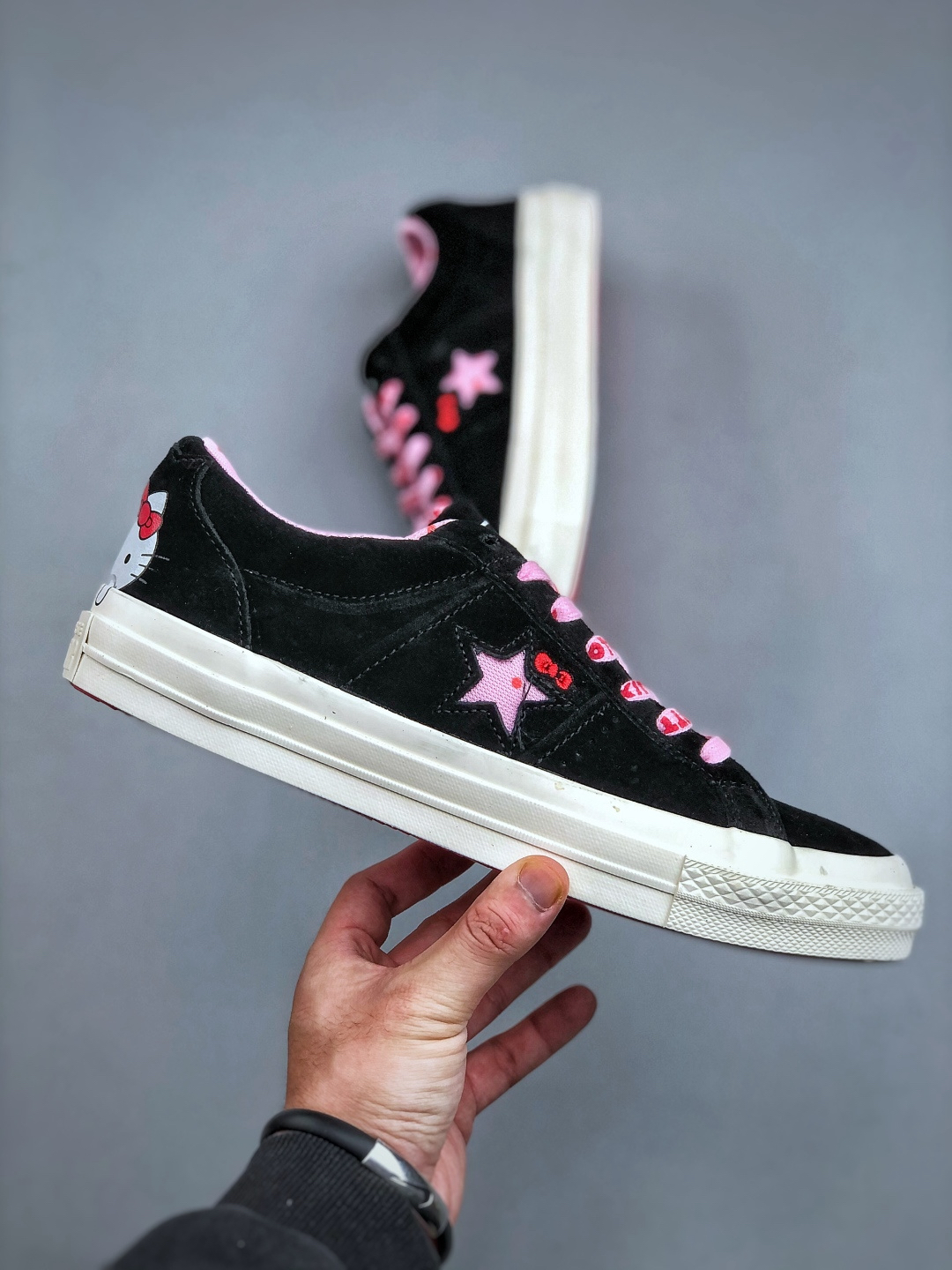 Converse x Hello Kitty One Star Suede Low Sneakers Black/Pink