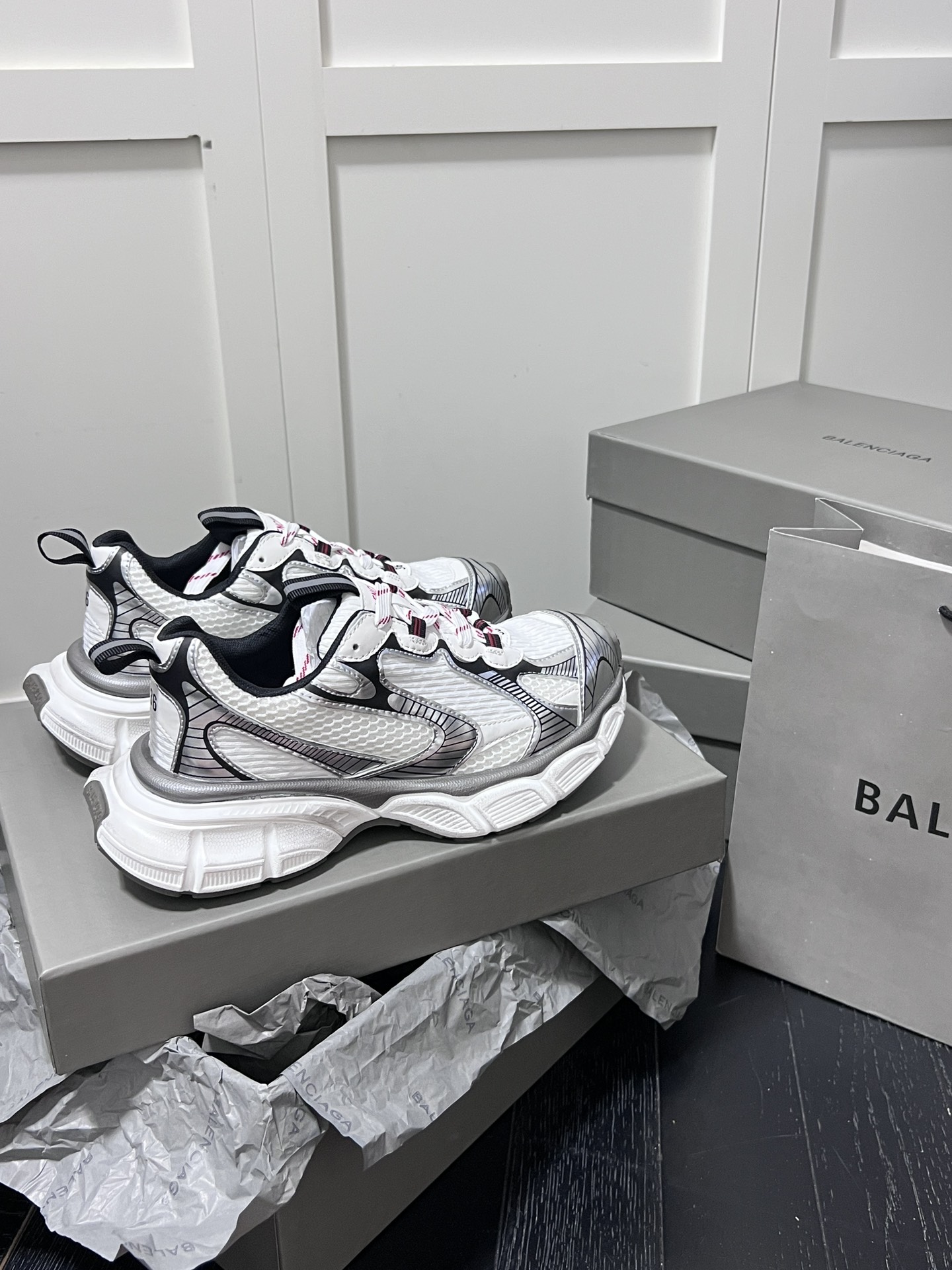 Balenciaga Chunky Dad Sneakers White/Silver