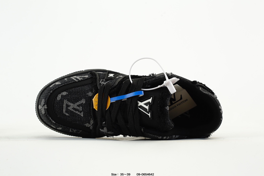 Louis Vuitton Trainer Low Sneakers Black