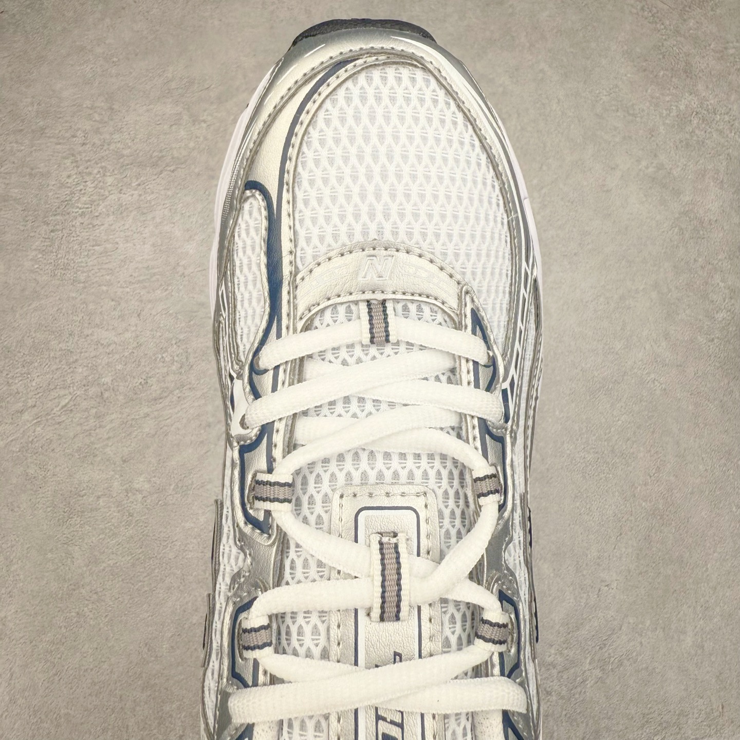 New Balance MR740 Dad Sneakers White/Silver