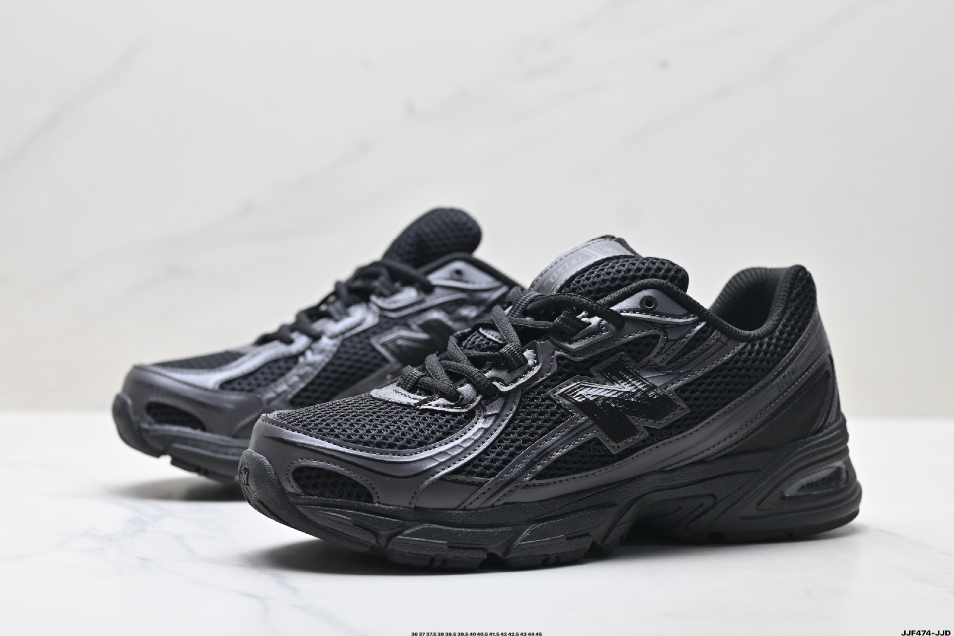 New Balance 740 Retro Runner Black