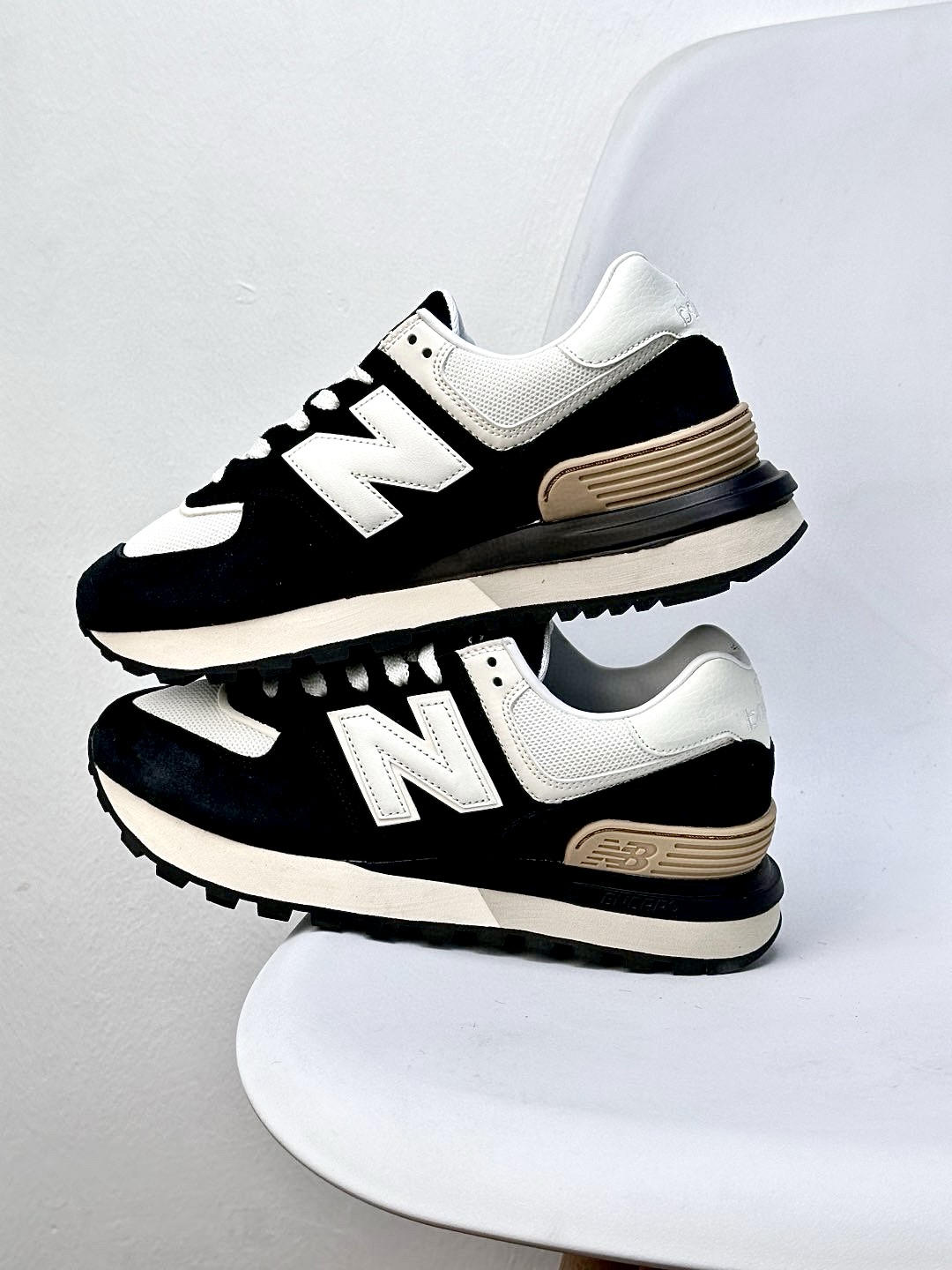 New Balance U574LGRN Retro Runner Black/White