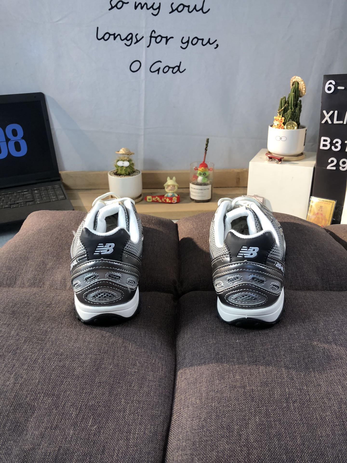 New Balance 204L Low-Top Sneakers Silver