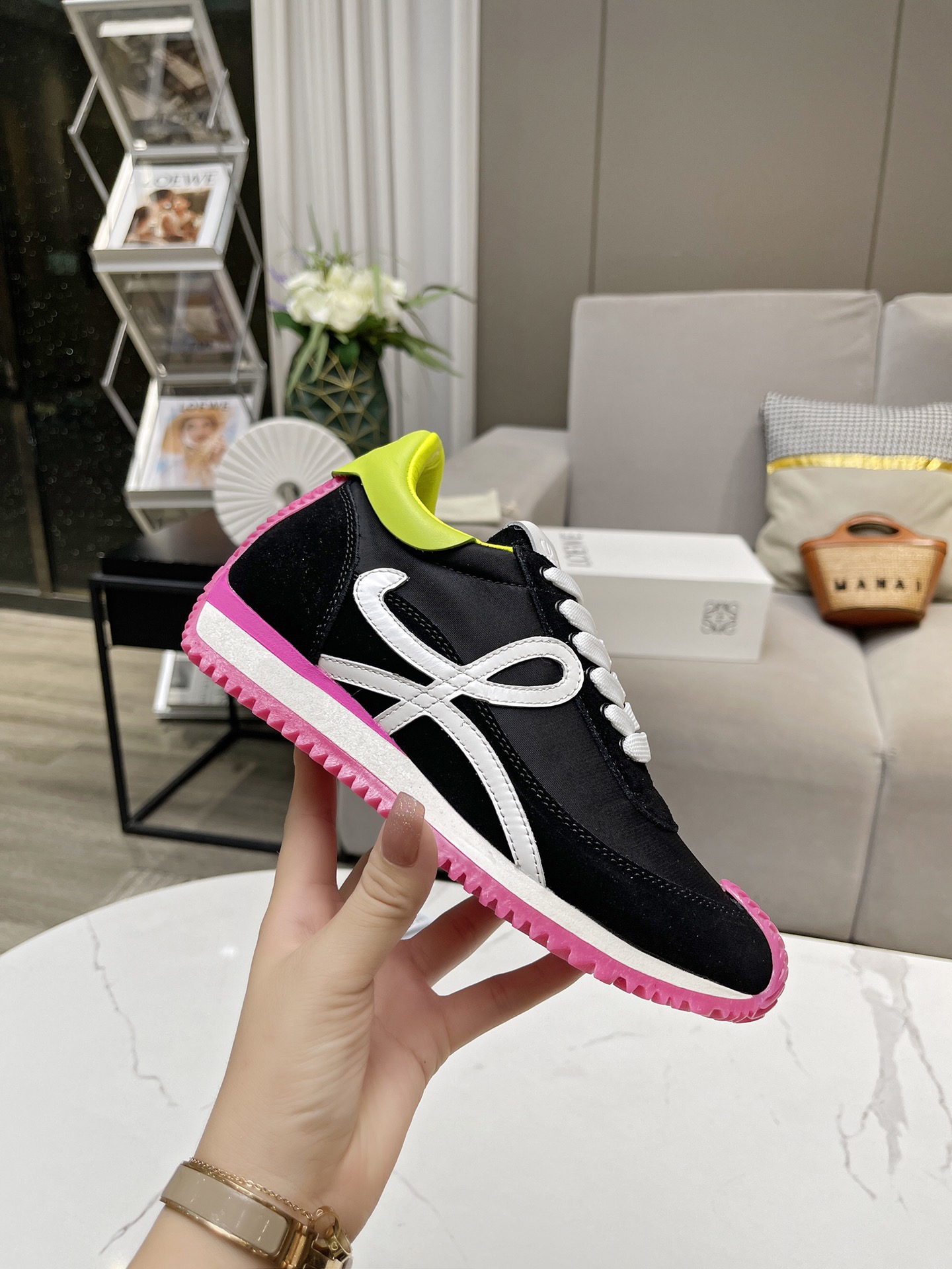 Loewe Hidden Lift Trainer Multi