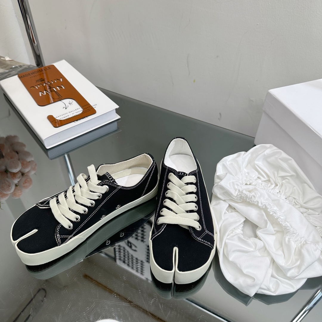 MM6 Maison Margiela Tabi Canvas Sneakers Black