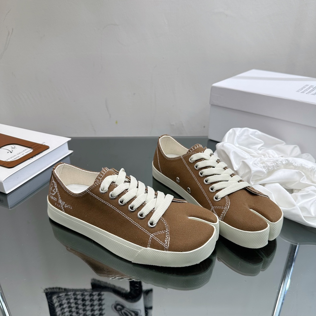MM6 Tabi Canvas Sneakers Brown