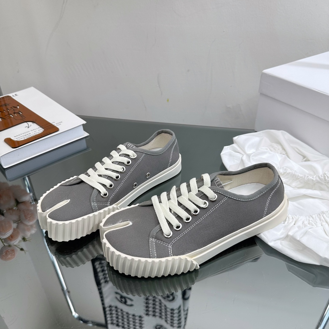 Maison Margiela MM6 Tabi Canvas Sneakers Gray