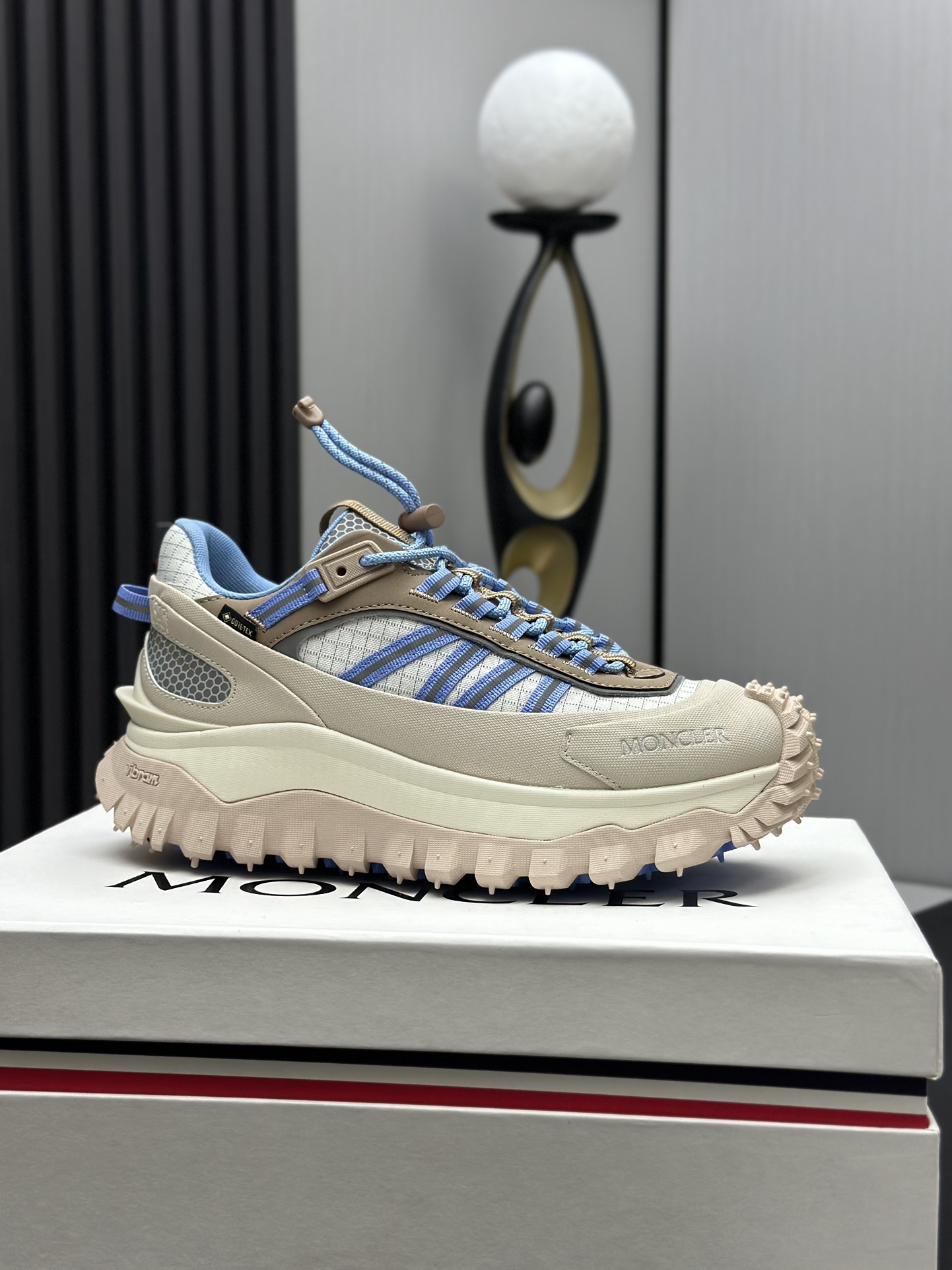 Moncler Trailgrip GTX Sneakers Beige/Blue