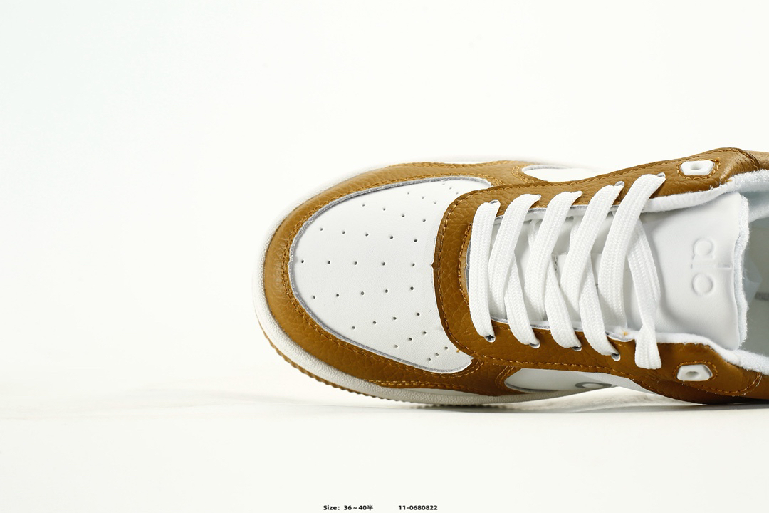 Alo Yoga Alo Runner Low-Top Sneakers Brown/White