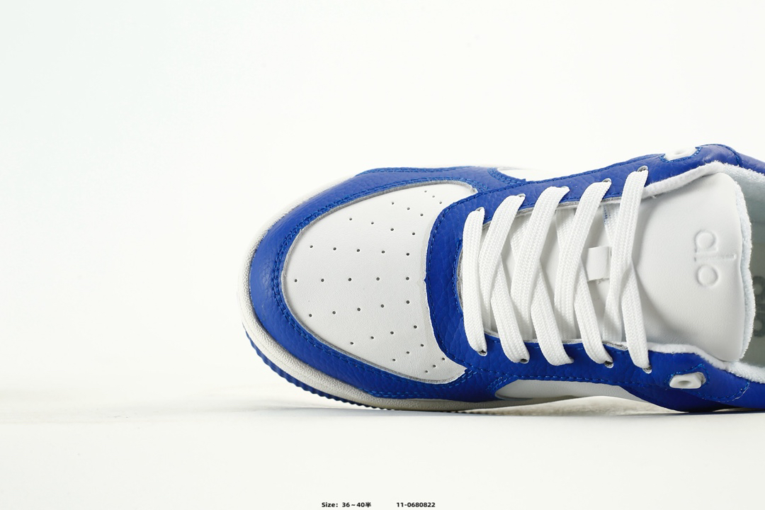 Alo Yoga Alo Runner Low-Top Sneakers Blue/White
