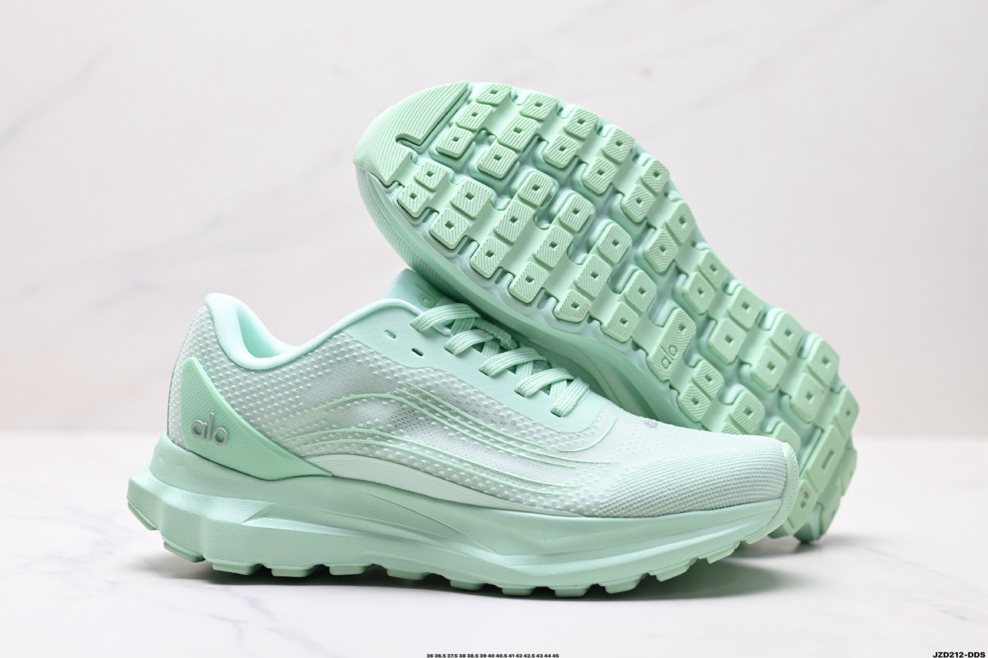 Alo Yoga Alo Runner Sneakers Mint Green
