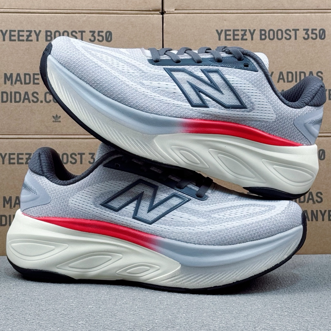 New Balance FuelCell MMORX Runner Gray
