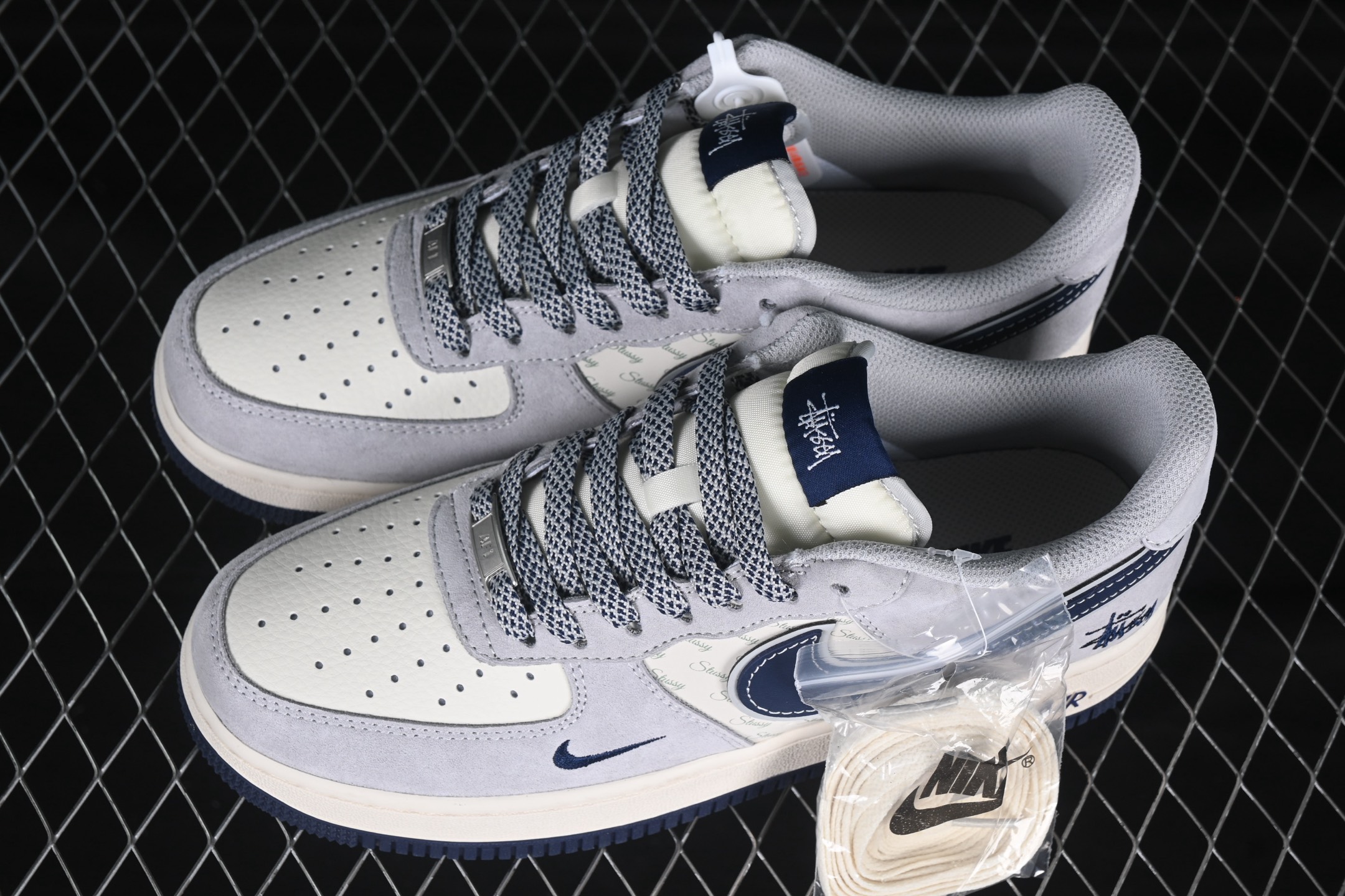 Nike Air Force 1 '07 Low Stussy Collab Sneakers Grey Blue