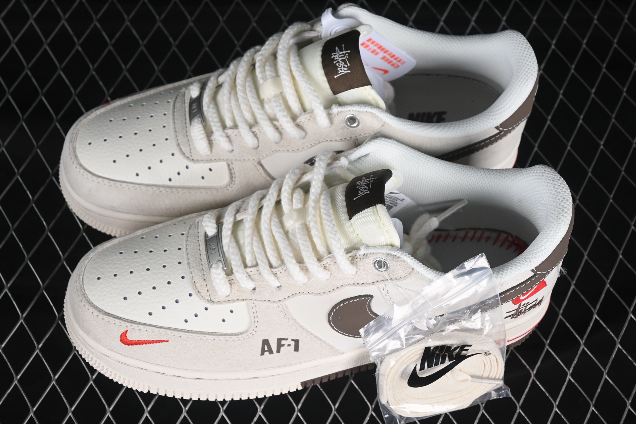 Nike Air Force 1 '07 Low Stussy Collab Sneakers Beige/Brown