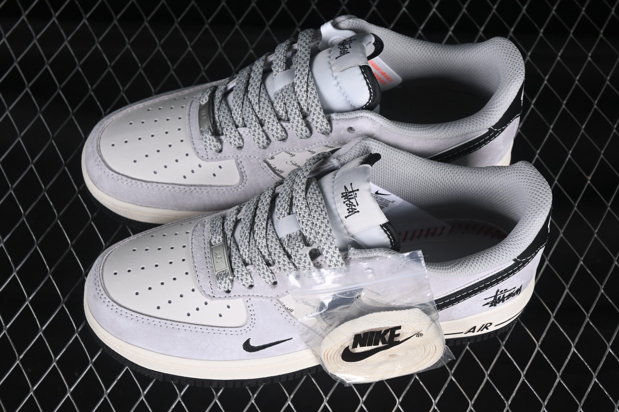 Nike Air Force 1 '07 Low x Stussy Sneakers Grey/Black