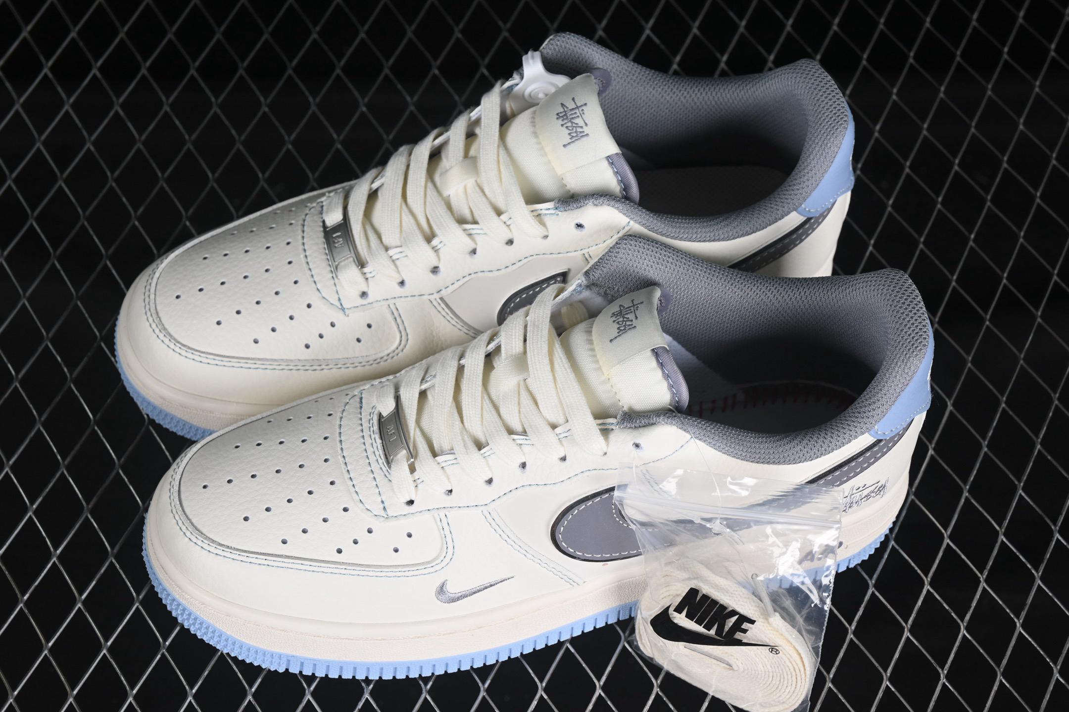 Nike Air Force 1 '07 LV8 Low x Stussy Sneakers Grey Blue