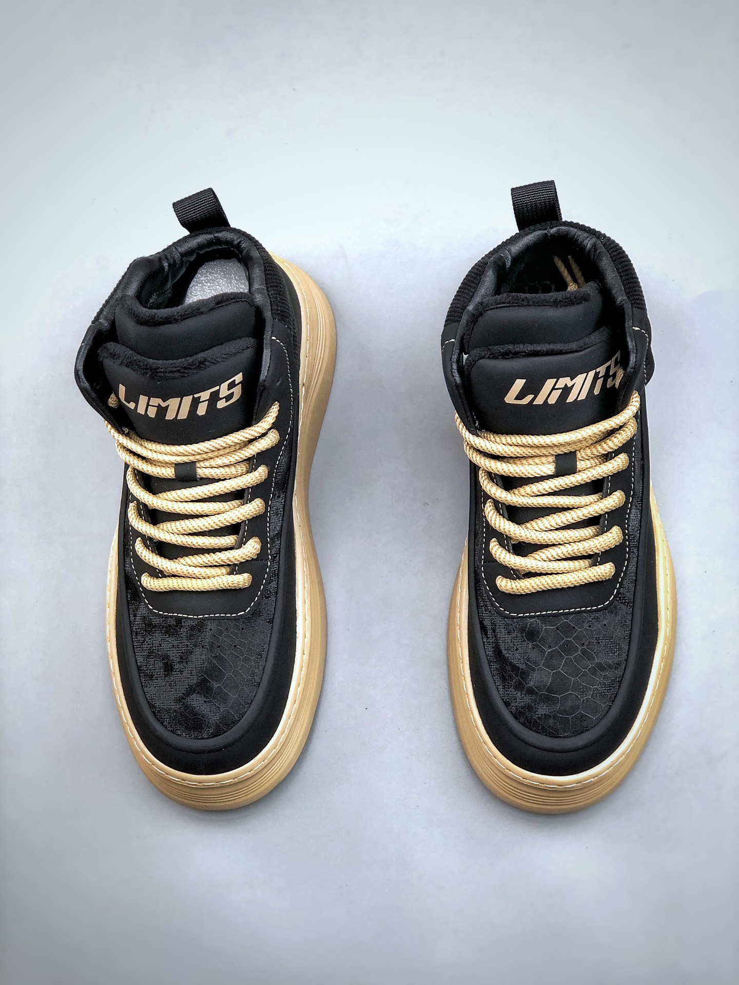 Undefeated x Timberland Fleece-Lined Boots Black/Tan