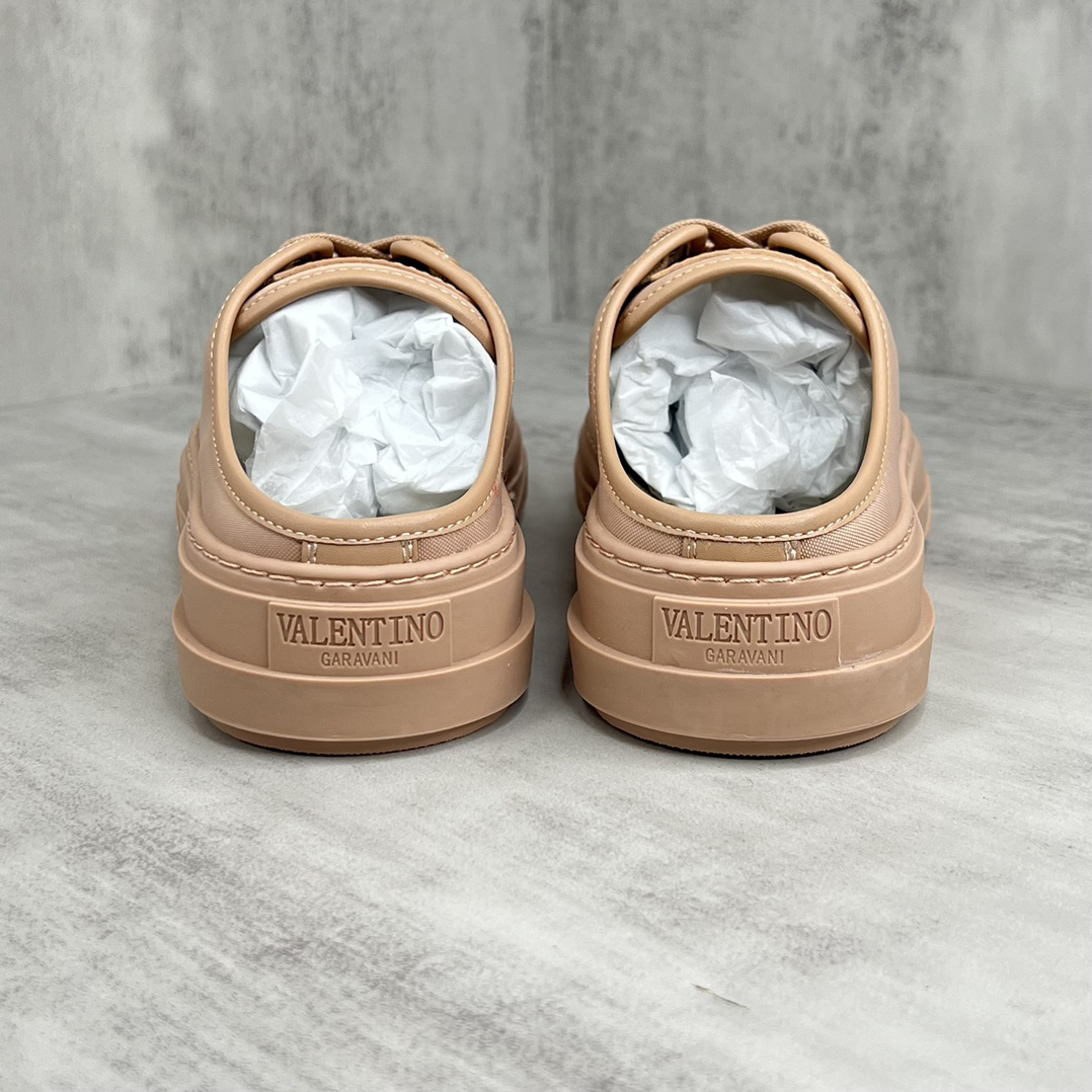 Valentino Garavani TotaloopV Mule Sneakers Beige