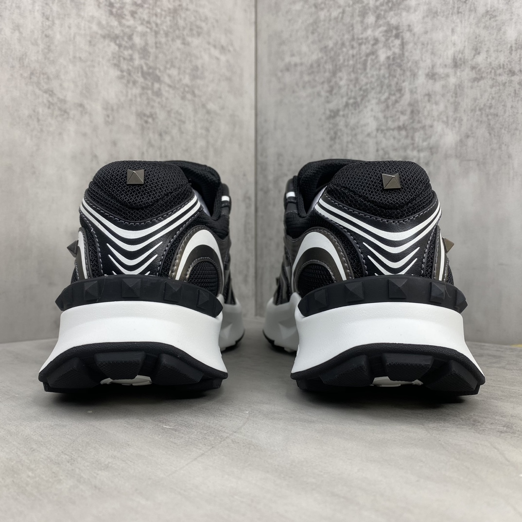 Valentino Garavani Totaloop V Sneakers Black
