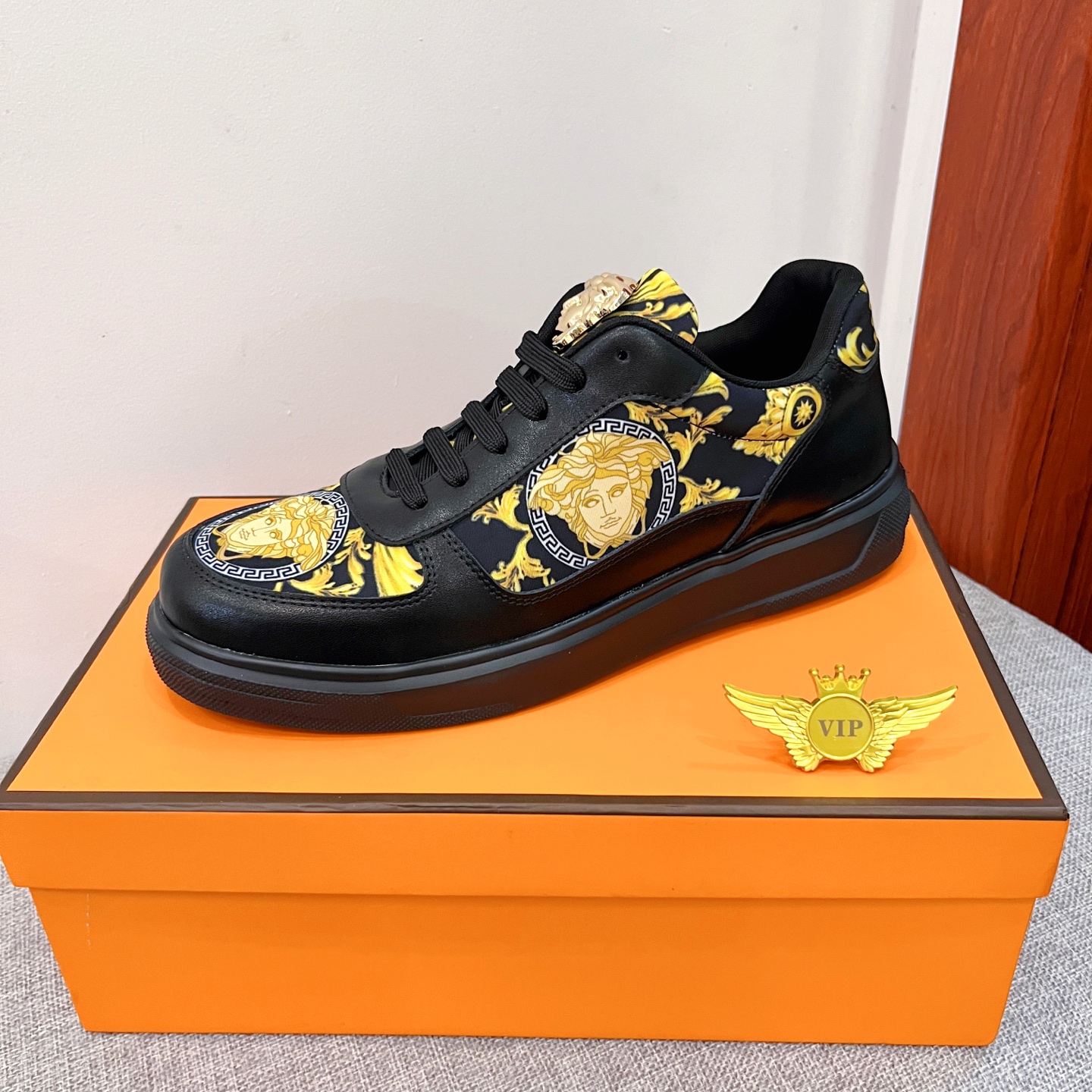 Versace Medusa Leather Low-Top Sneakers Black/Gold