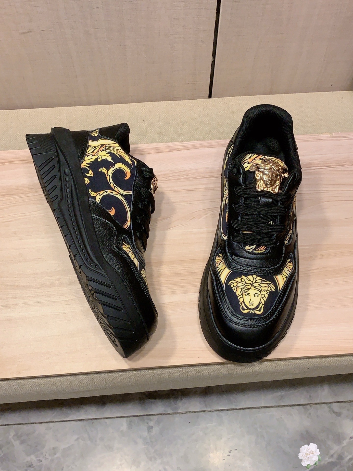 Versace Medusa Low-Top Sneakers Multicolor