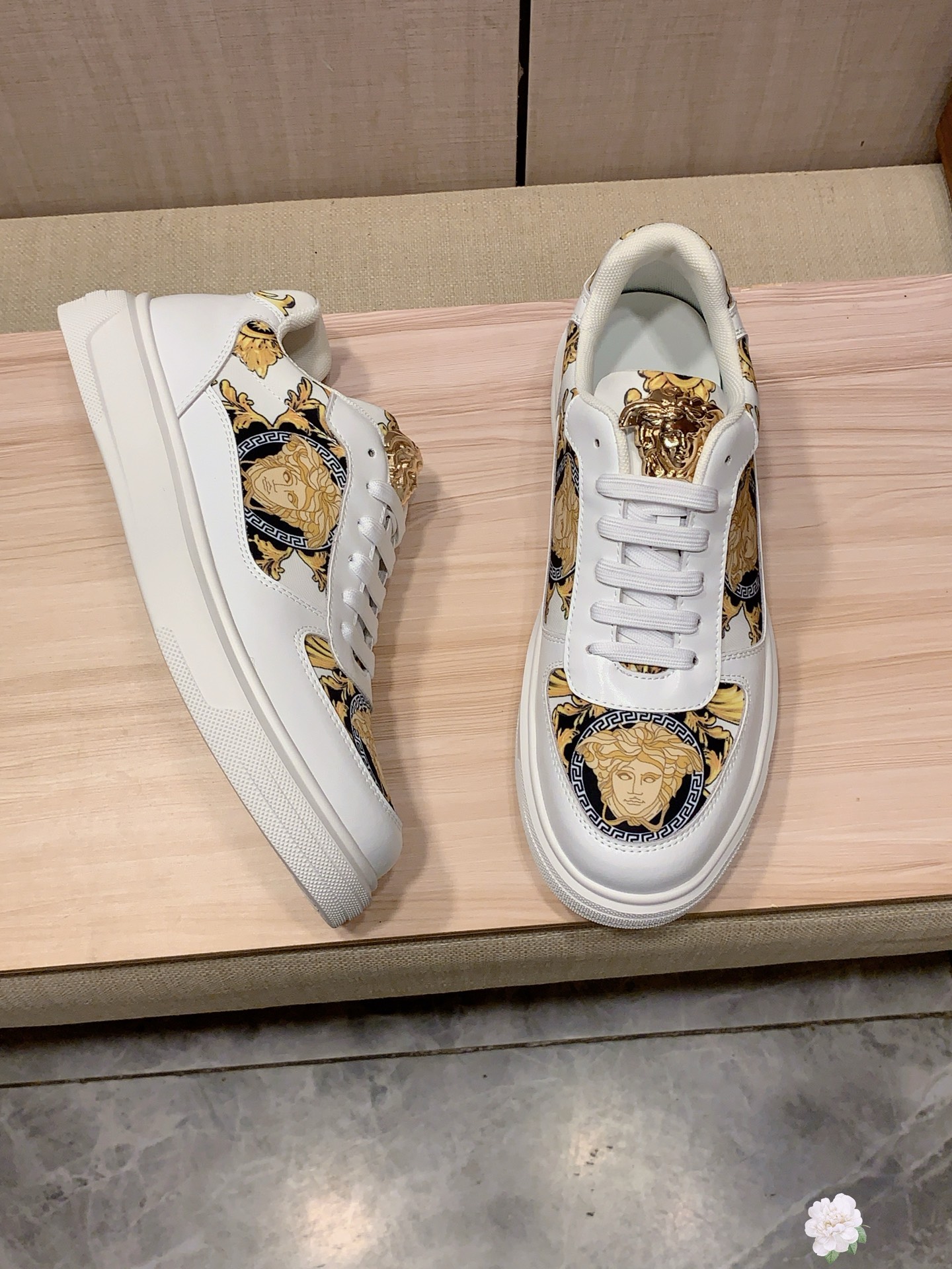Versace Medusa Low-Top Sneakers Multicolor
