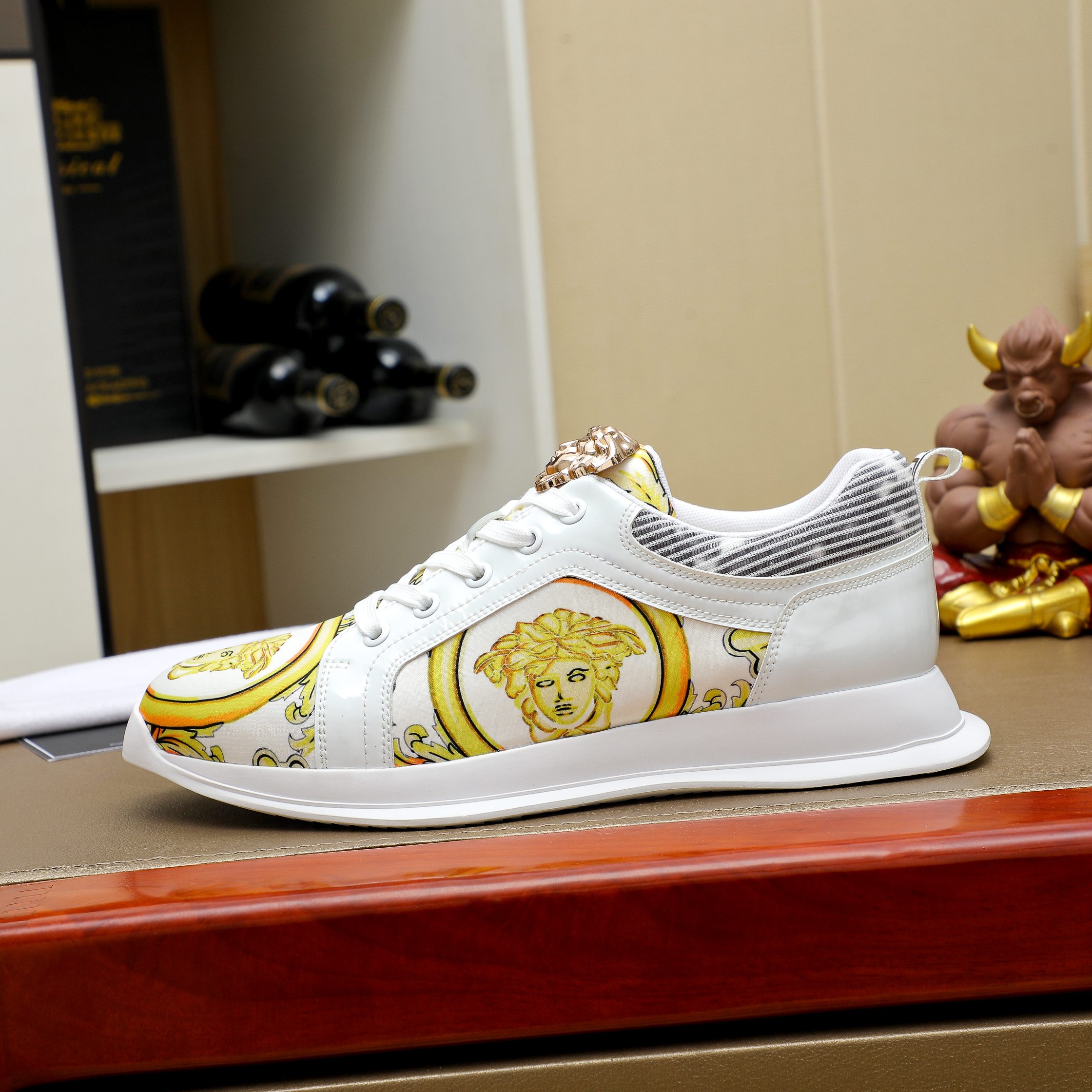 Versace Medusa Graphic Low-Top Sneakers White/Gold