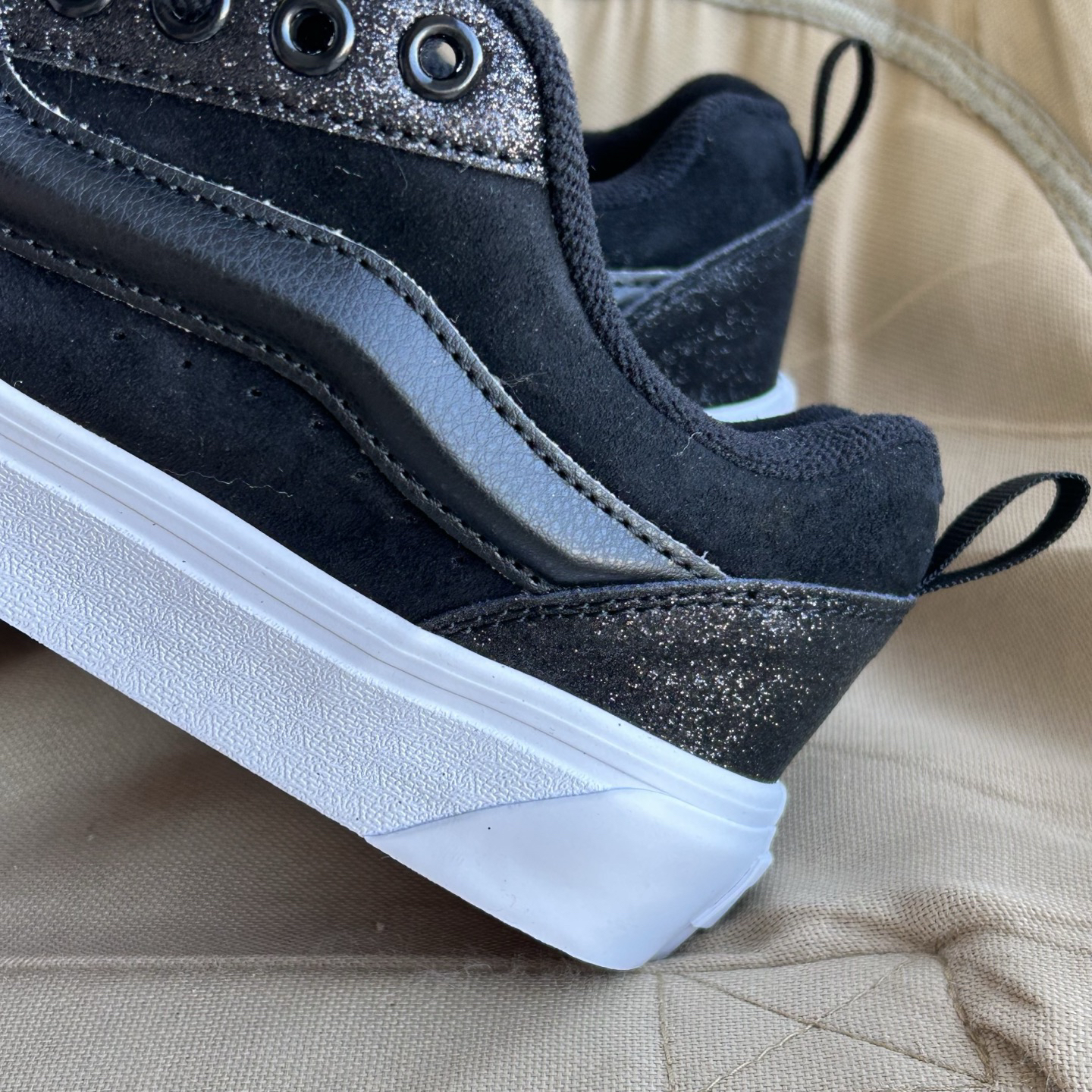 Vans Knu Skool Low-Top Skate Shoes Black/White