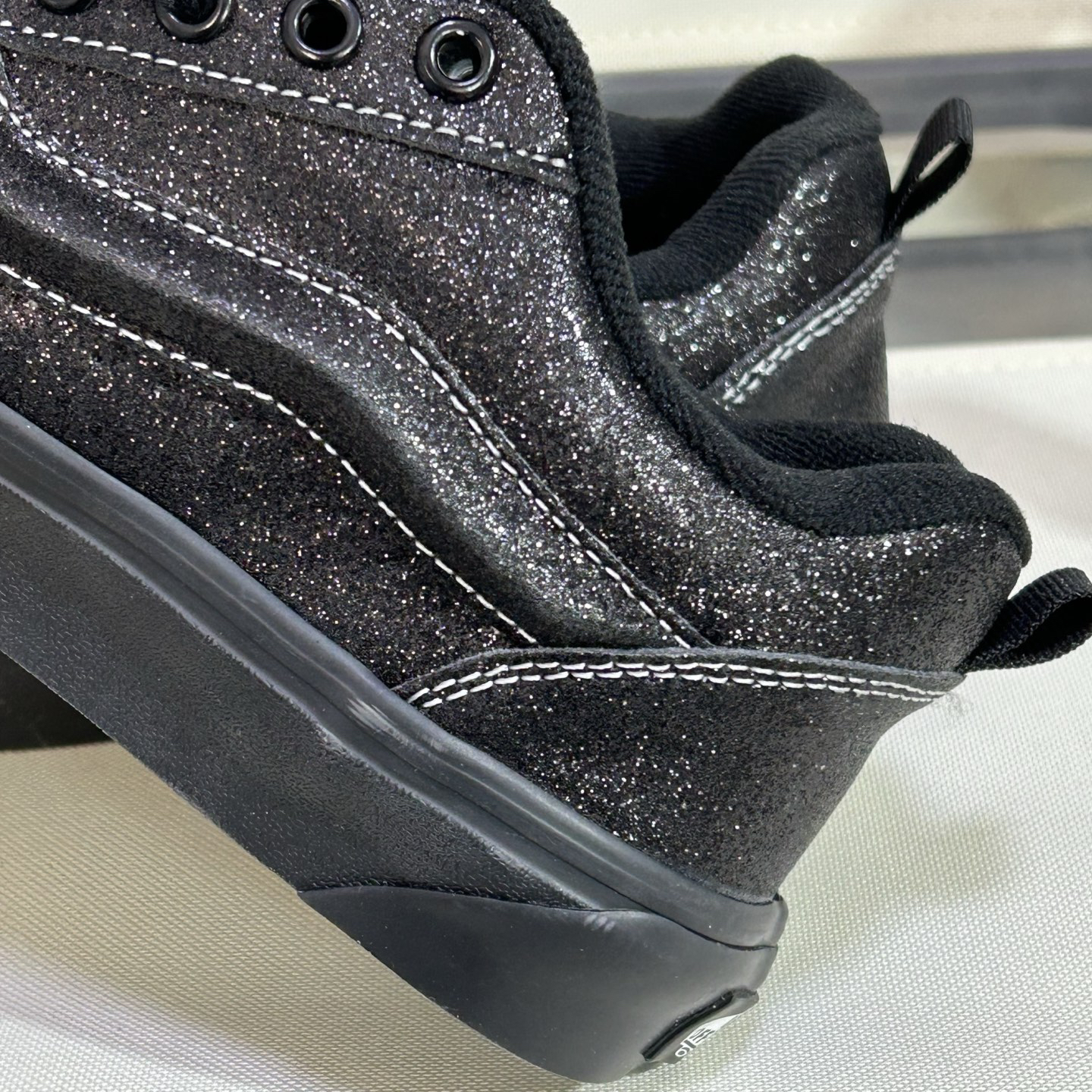 Vans Knu Skool Low-Top Skate Shoes Black Glitter