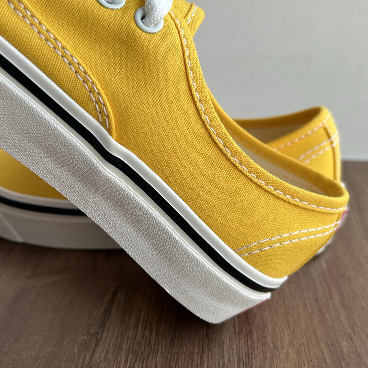 Vans Authentic 44 DX Low-Top Sneakers Yellow