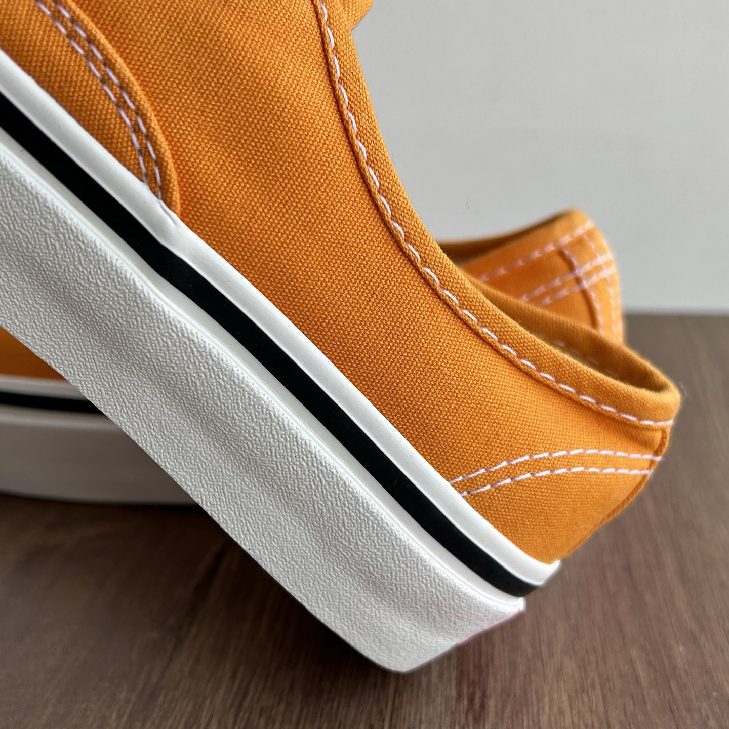 Vans Authentic 44 DX Low-Top Skate Shoes Orange