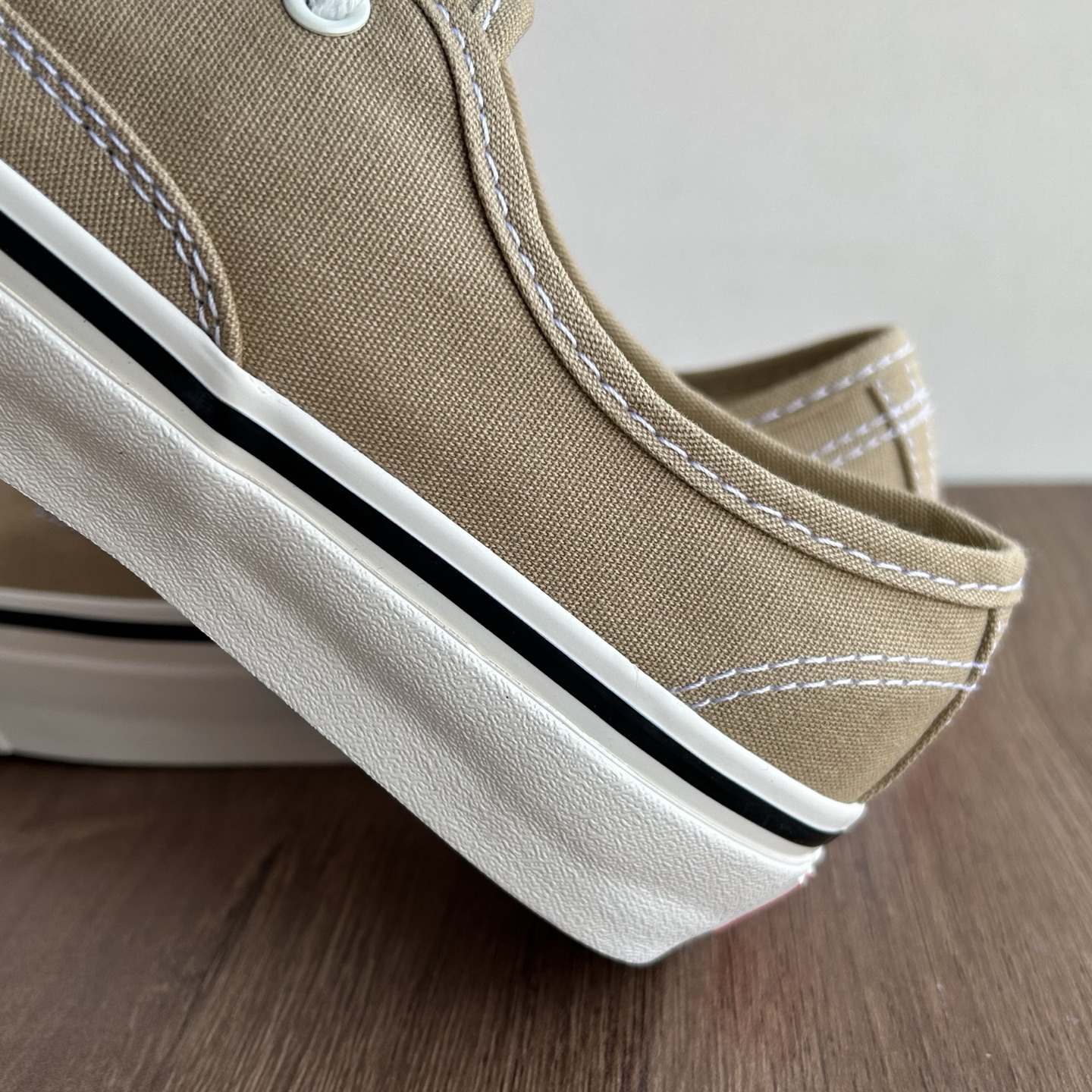 Vans Authentic 44 DX Low-Top Skate Shoes Beige
