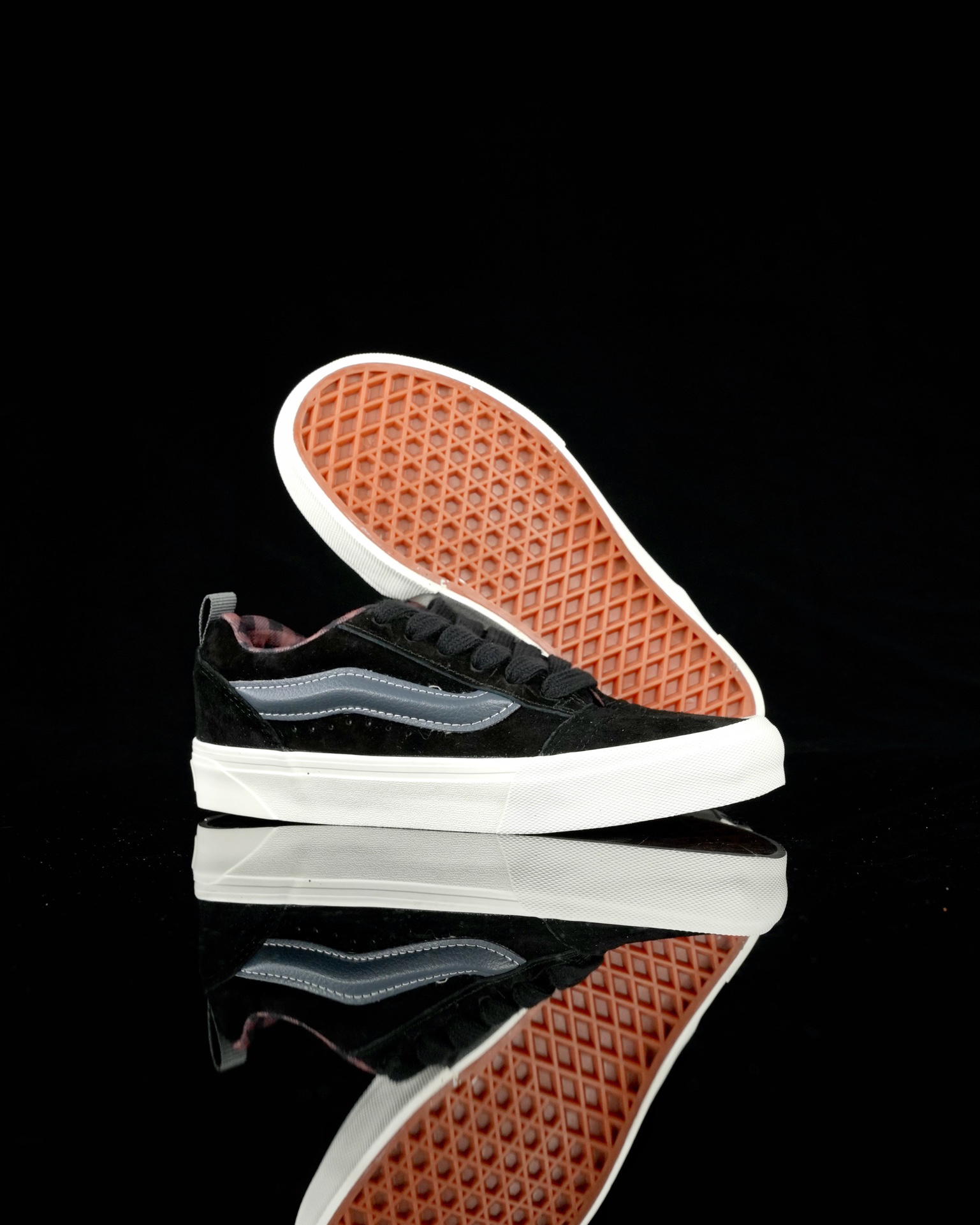 Vans Knu Skool Low Suede Sneakers Black